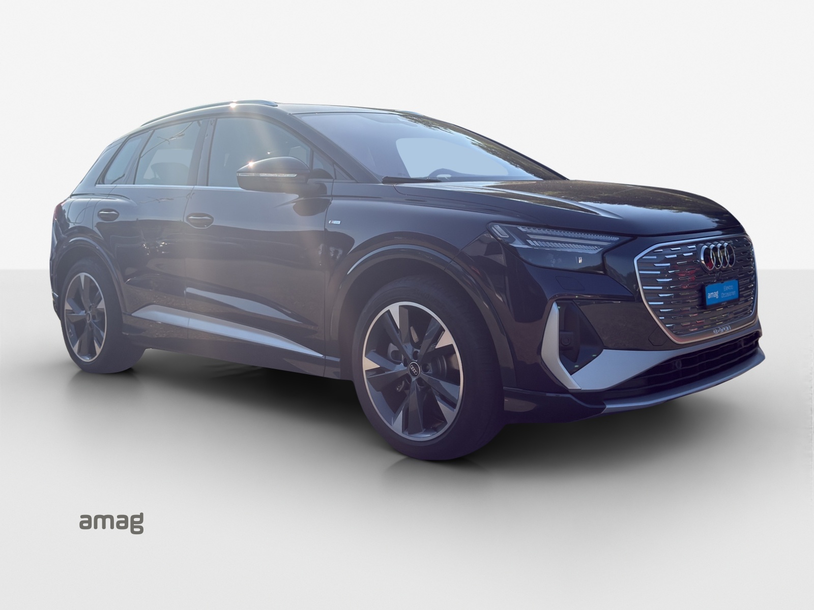 AUDI Q4 e-tron 45 quattro-image-5