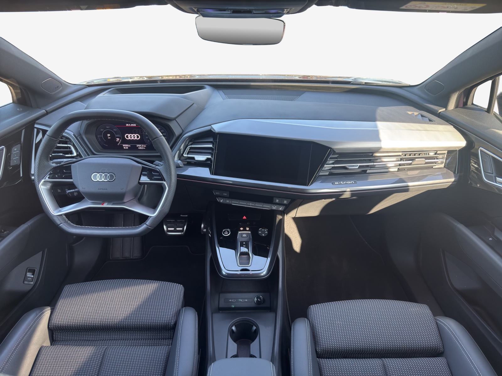 AUDI Q4 e-tron 45 quattro-image-8