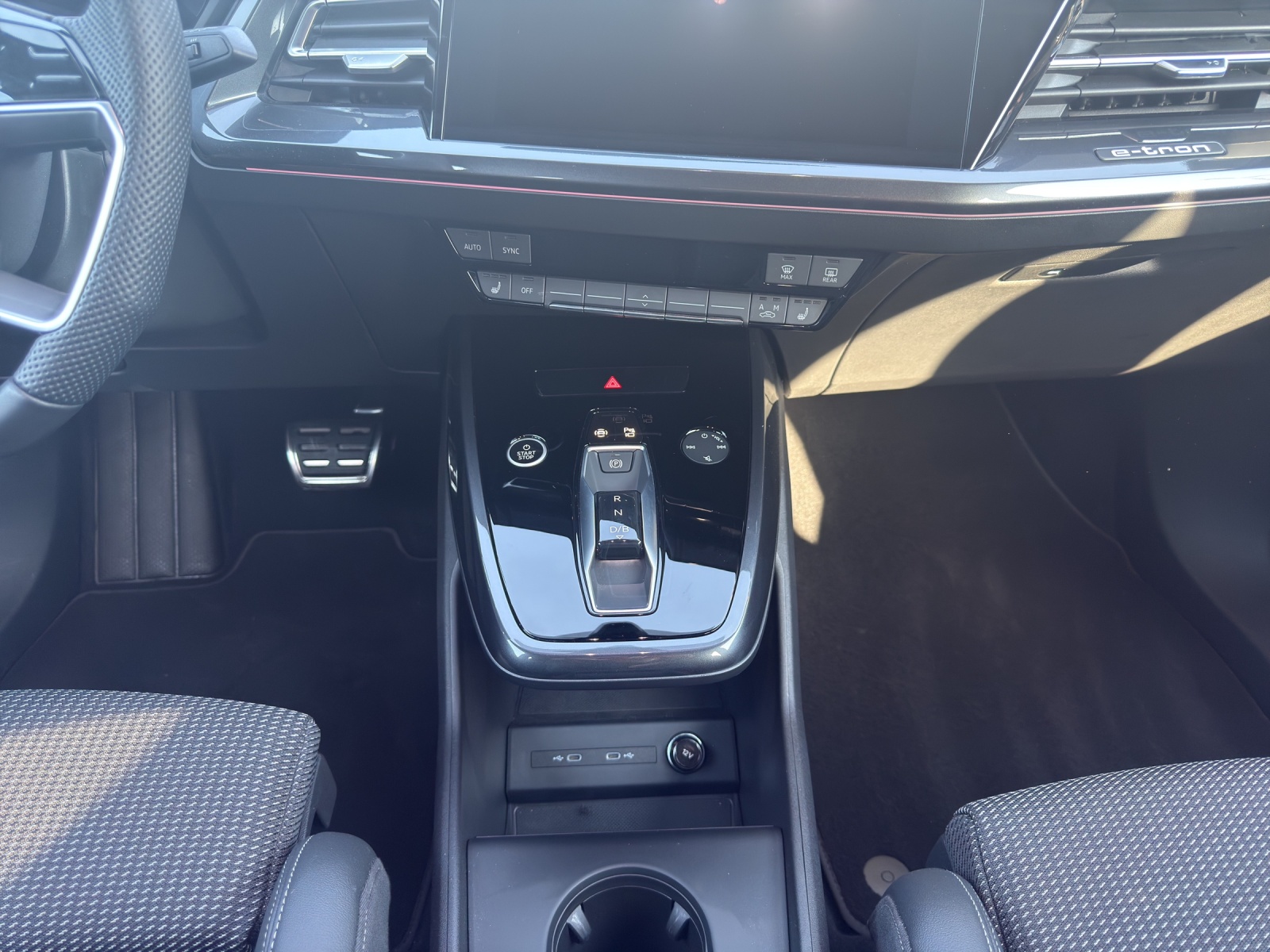 AUDI Q4 e-tron 45 quattro-image-10