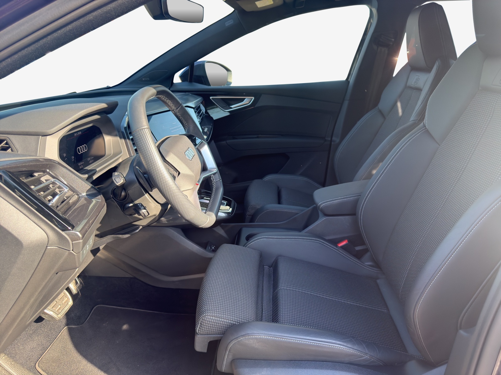 AUDI Q4 e-tron 45 quattro-image-7