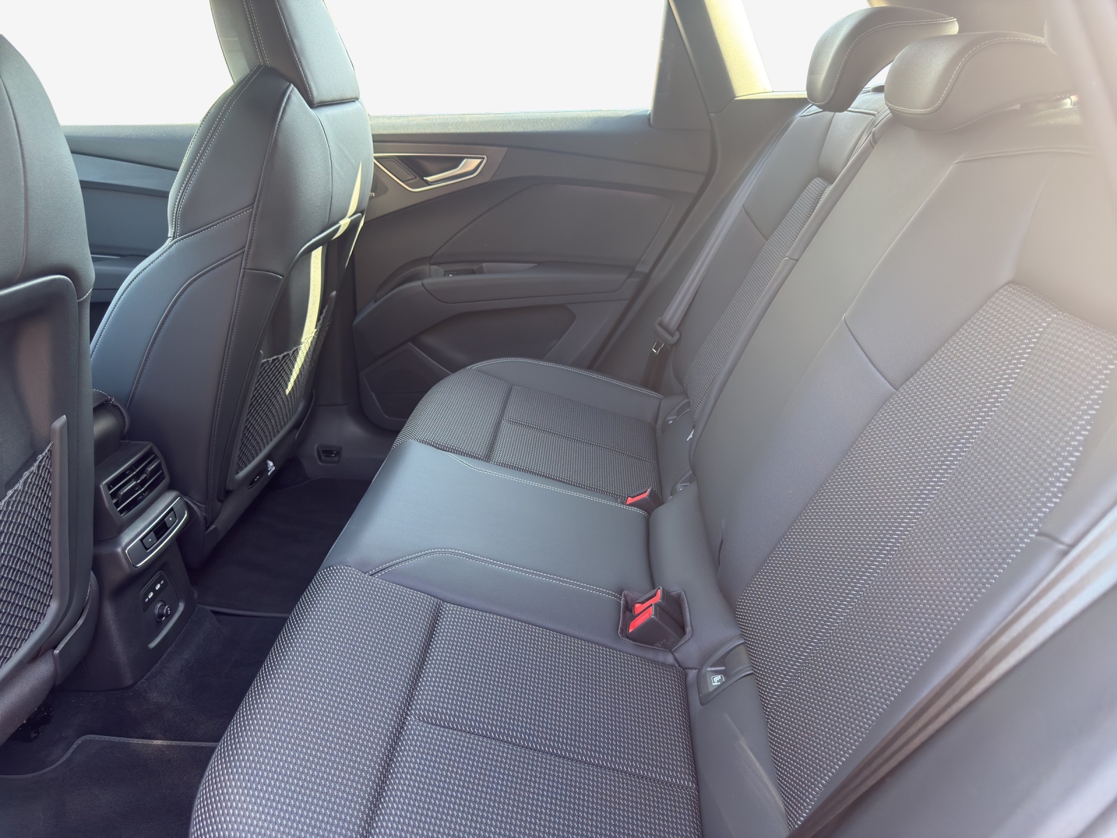 AUDI Q4 e-tron 45 quattro-image-11