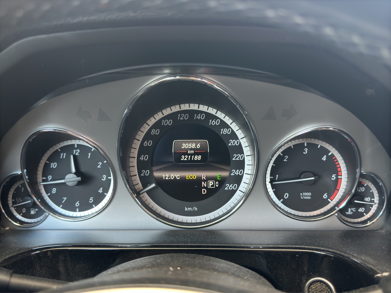 MERCEDES-BENZ E 250 CDI BlueEff. Avantgarde 4Matic 7G-Tronic-image-20