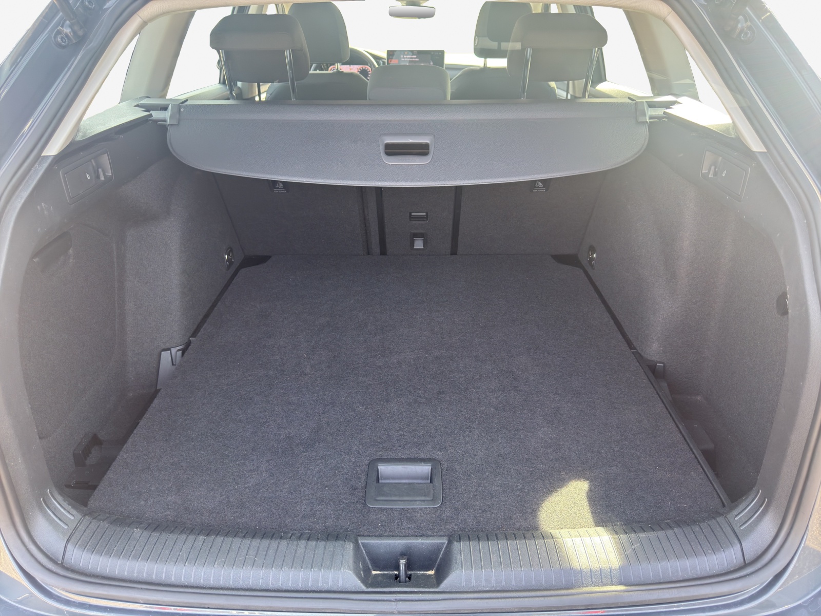 VW Golf Variant 1.5 eTSI mHEV Life-image-12