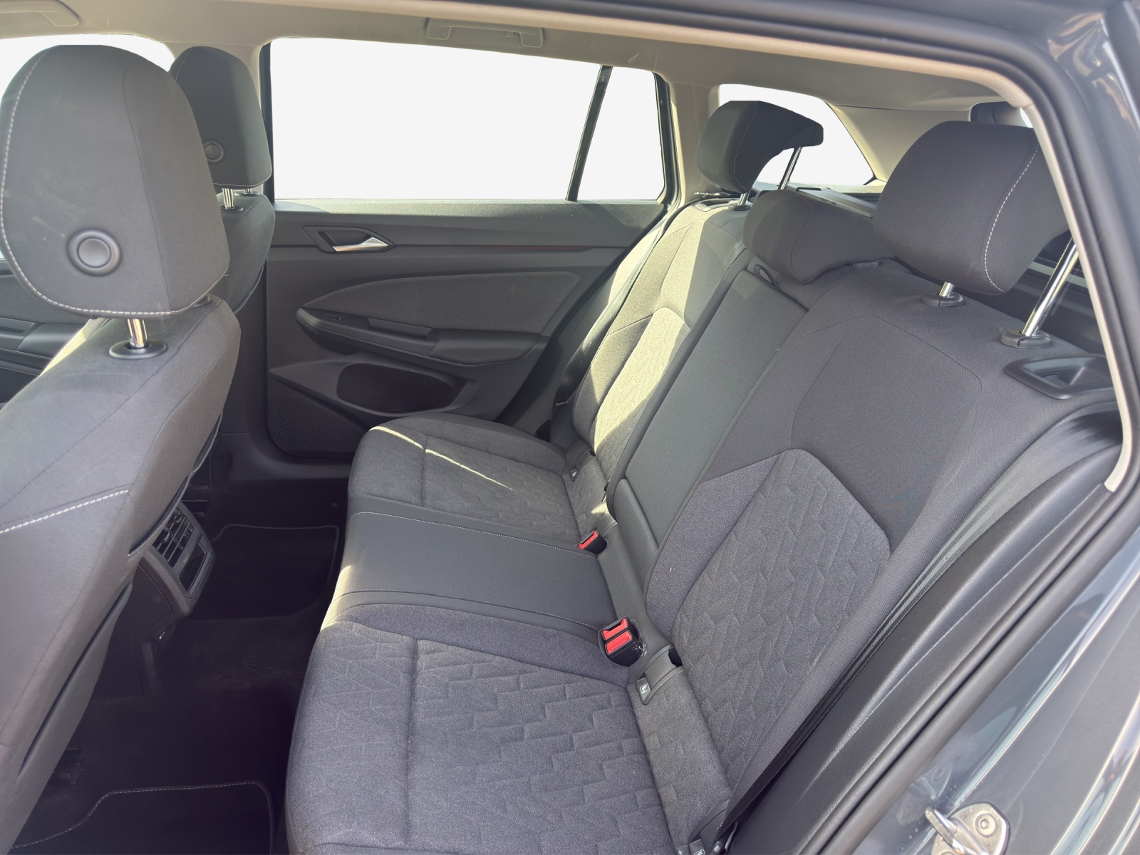 VW Golf Variant 1.5 eTSI mHEV Life-image-11