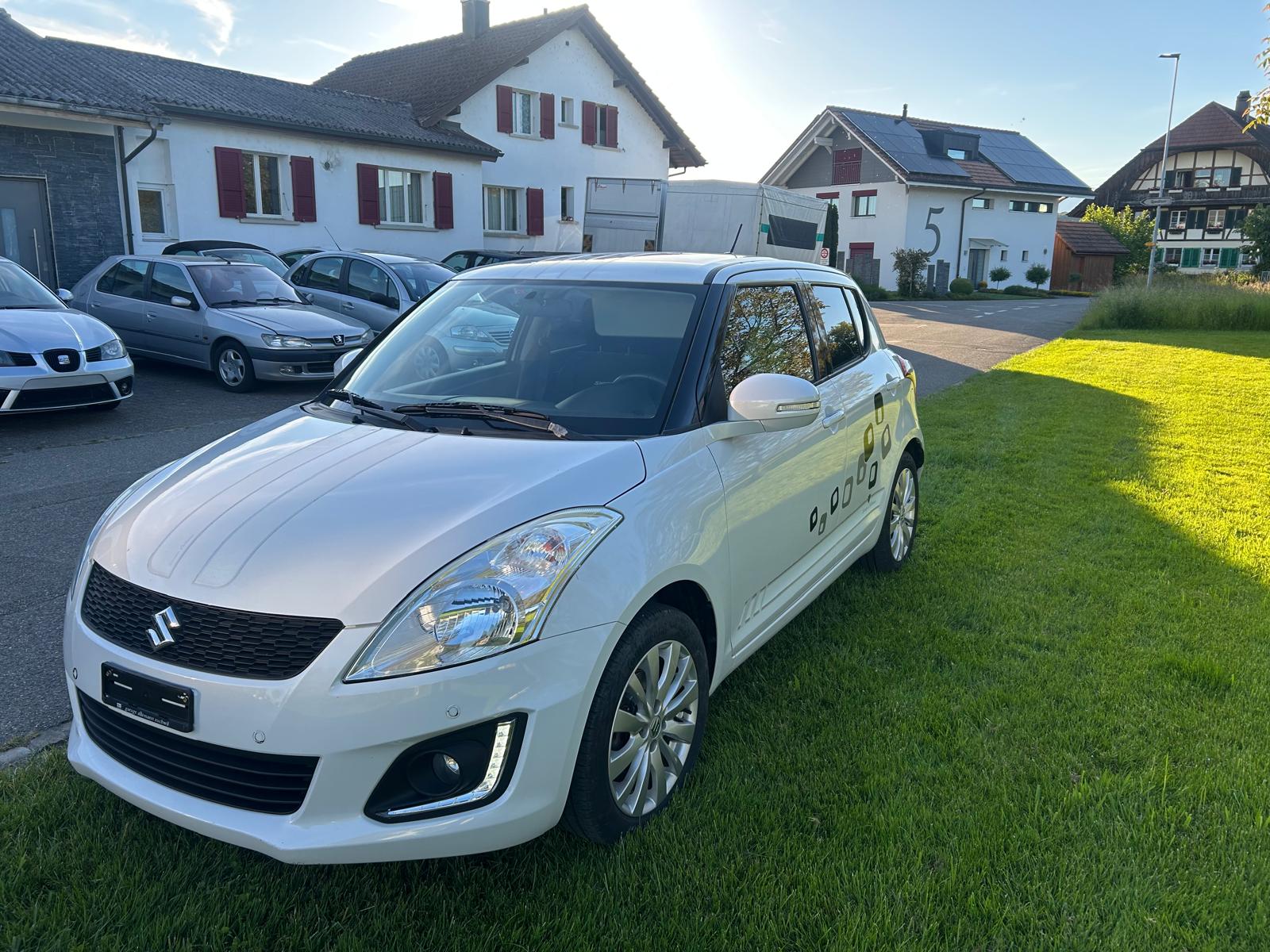 SUZUKI Swift 1.2i 16V Compact Top-image-2