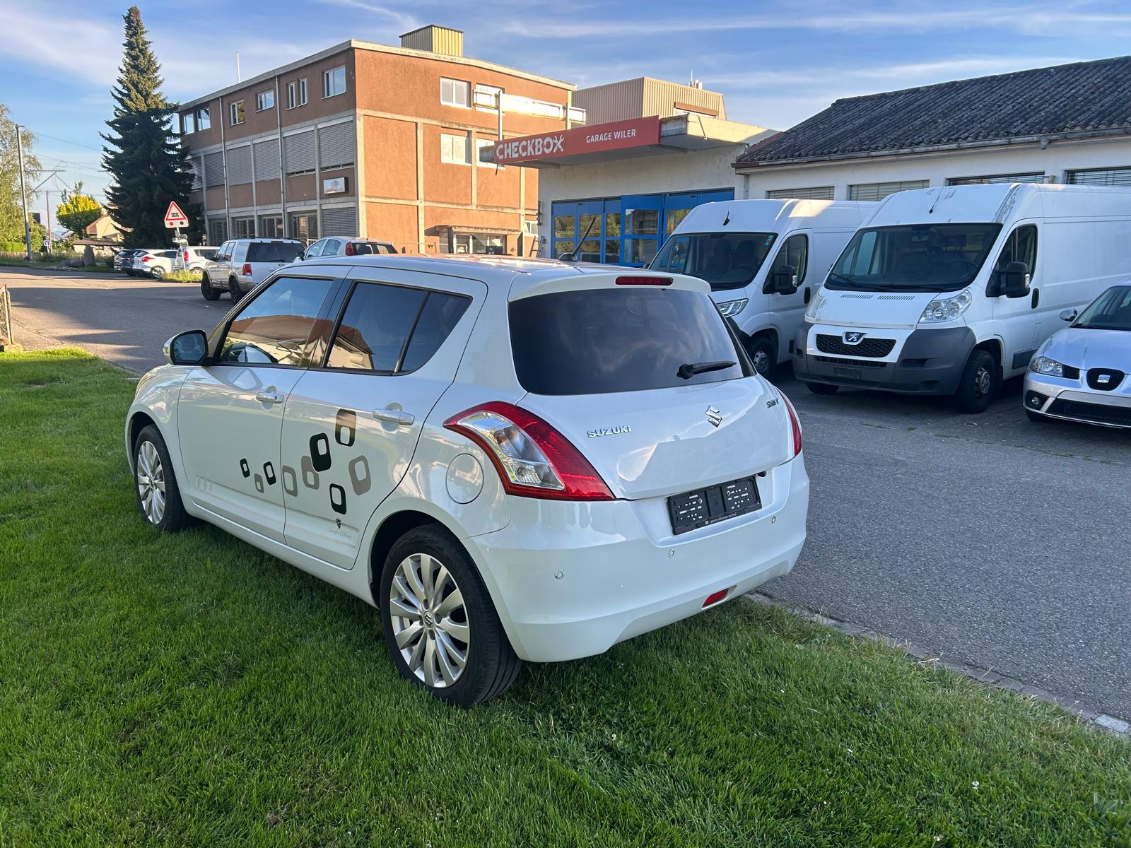 SUZUKI Swift 1.2i 16V Compact Top-image-6