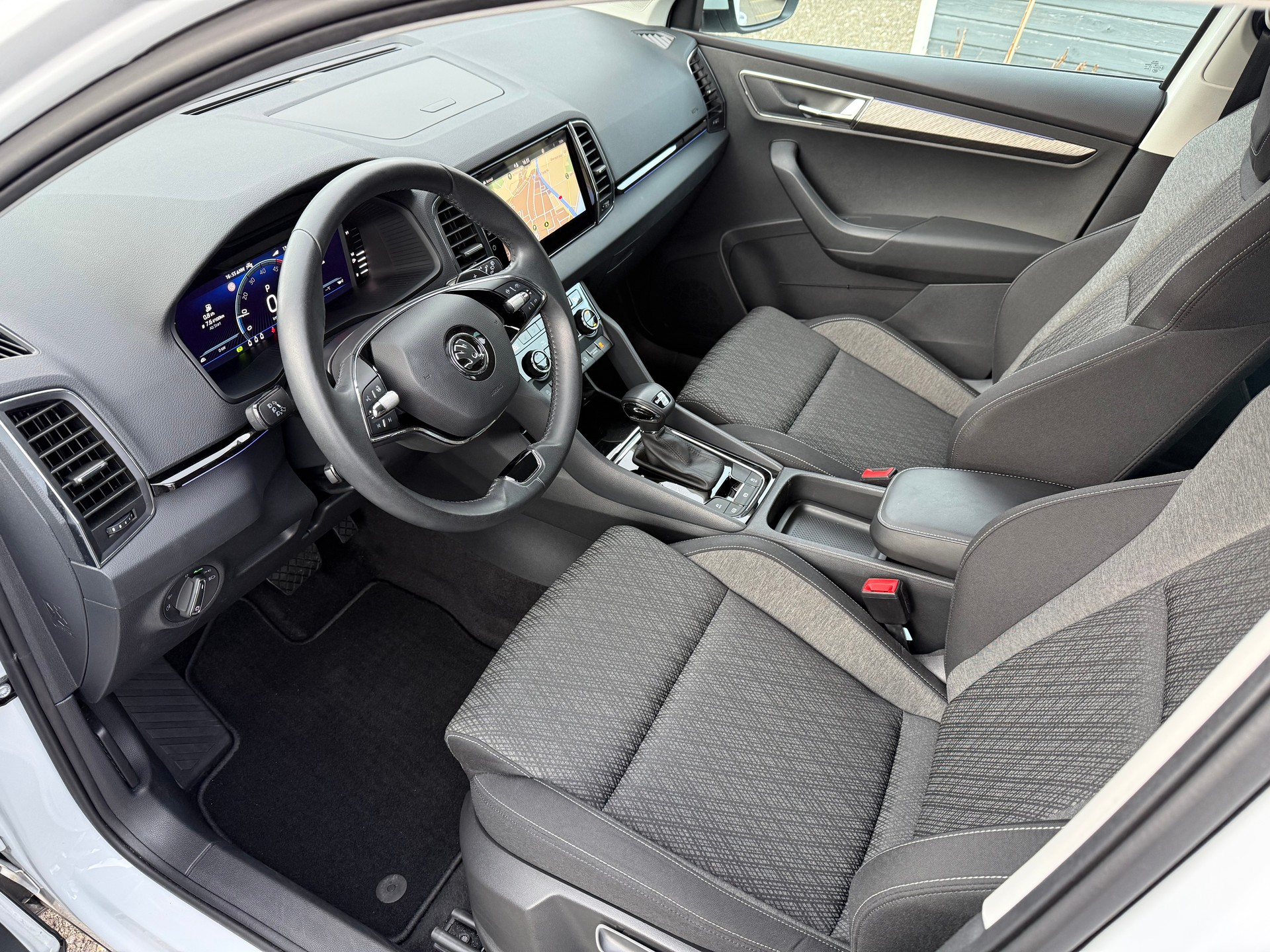 SKODA Karoq 2.0 TDI Style 4x4 DSG-image-10