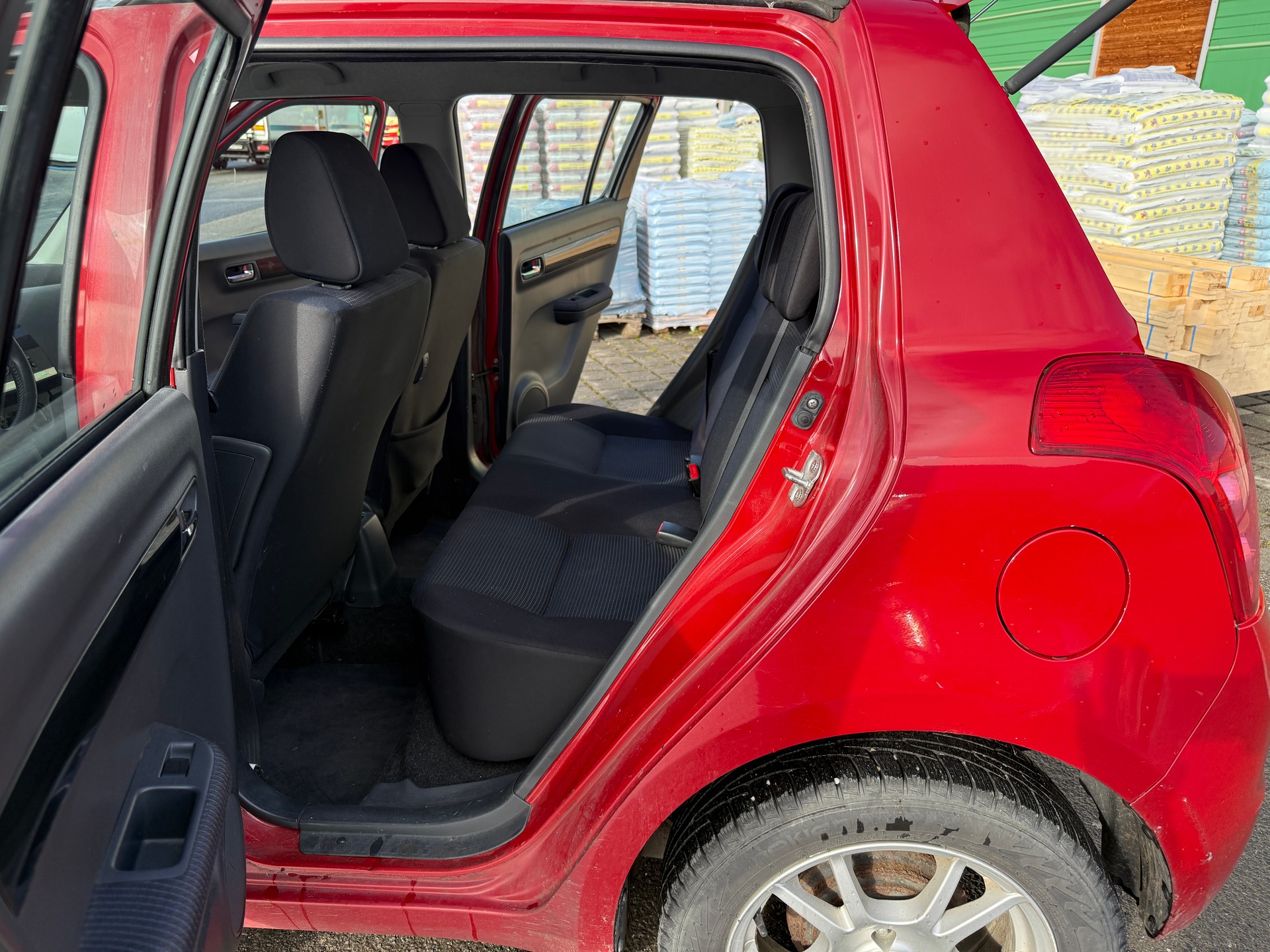 SUZUKI Swift 1.3i 16V GL 4x4-image-9