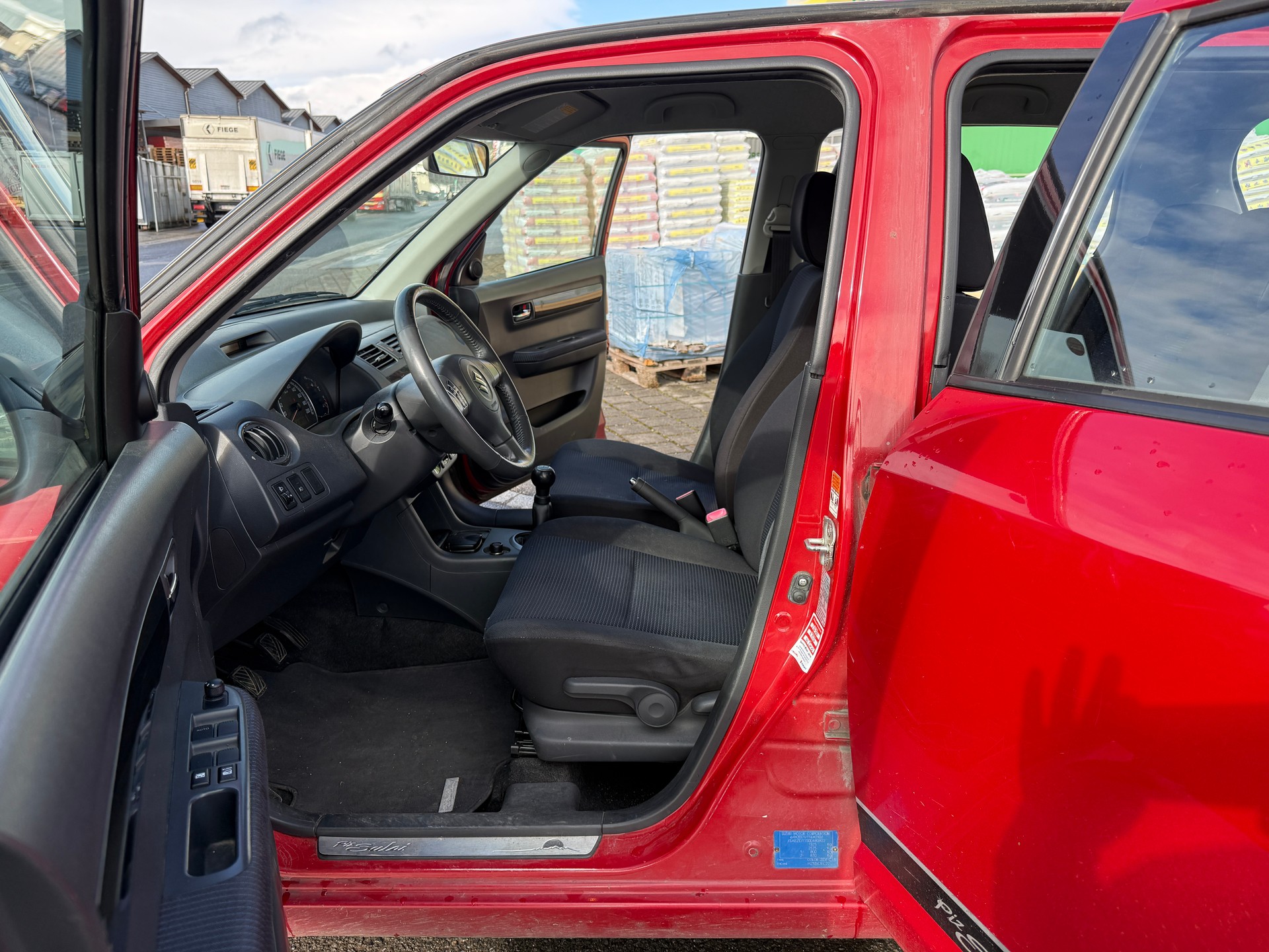 SUZUKI Swift 1.3i 16V GL 4x4-image-7