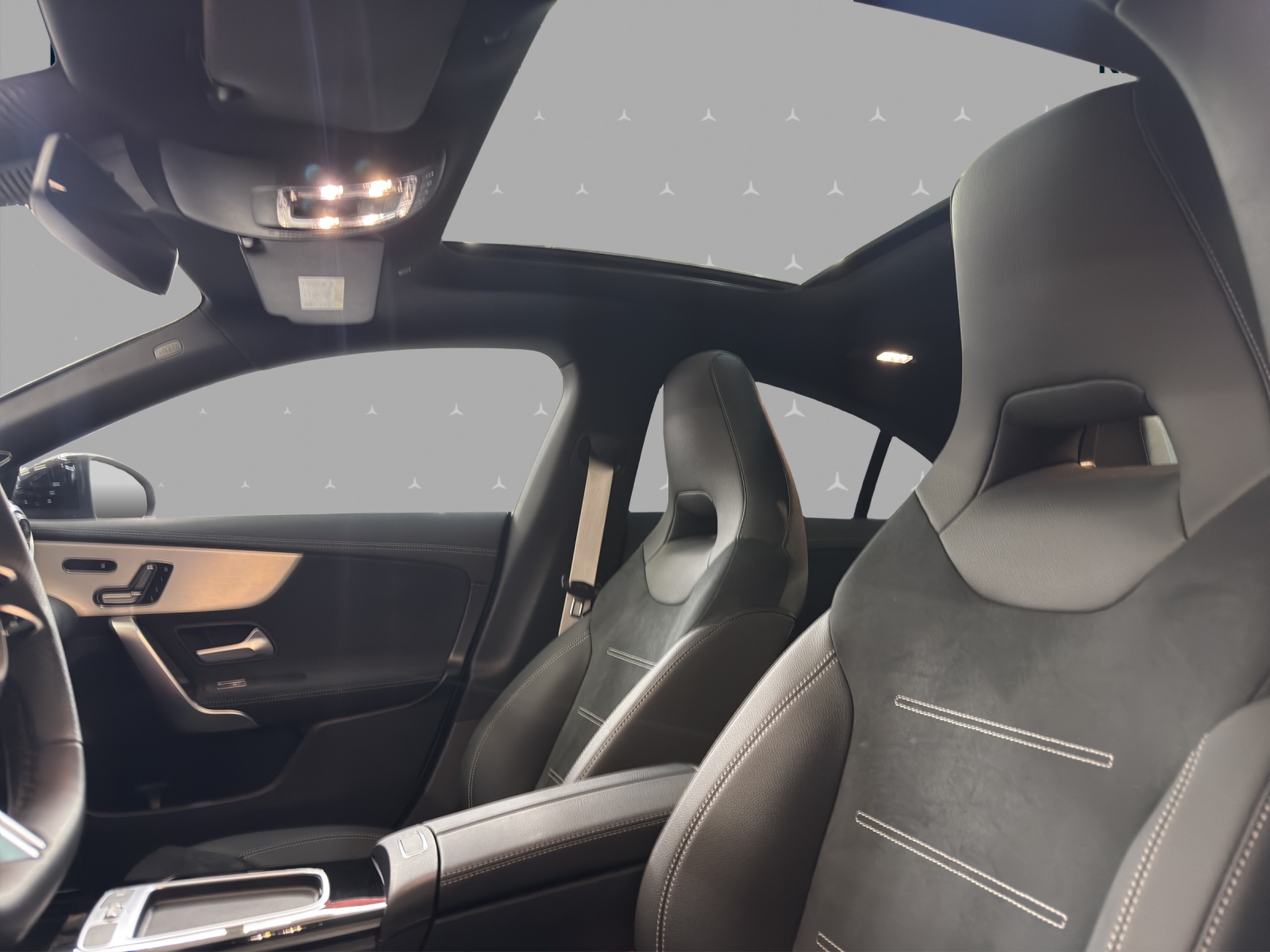 MERCEDES-BENZ CLA 220 4M - AMG / DISTRONIC / 360 Grad Kamera / Soundsystem-image-8
