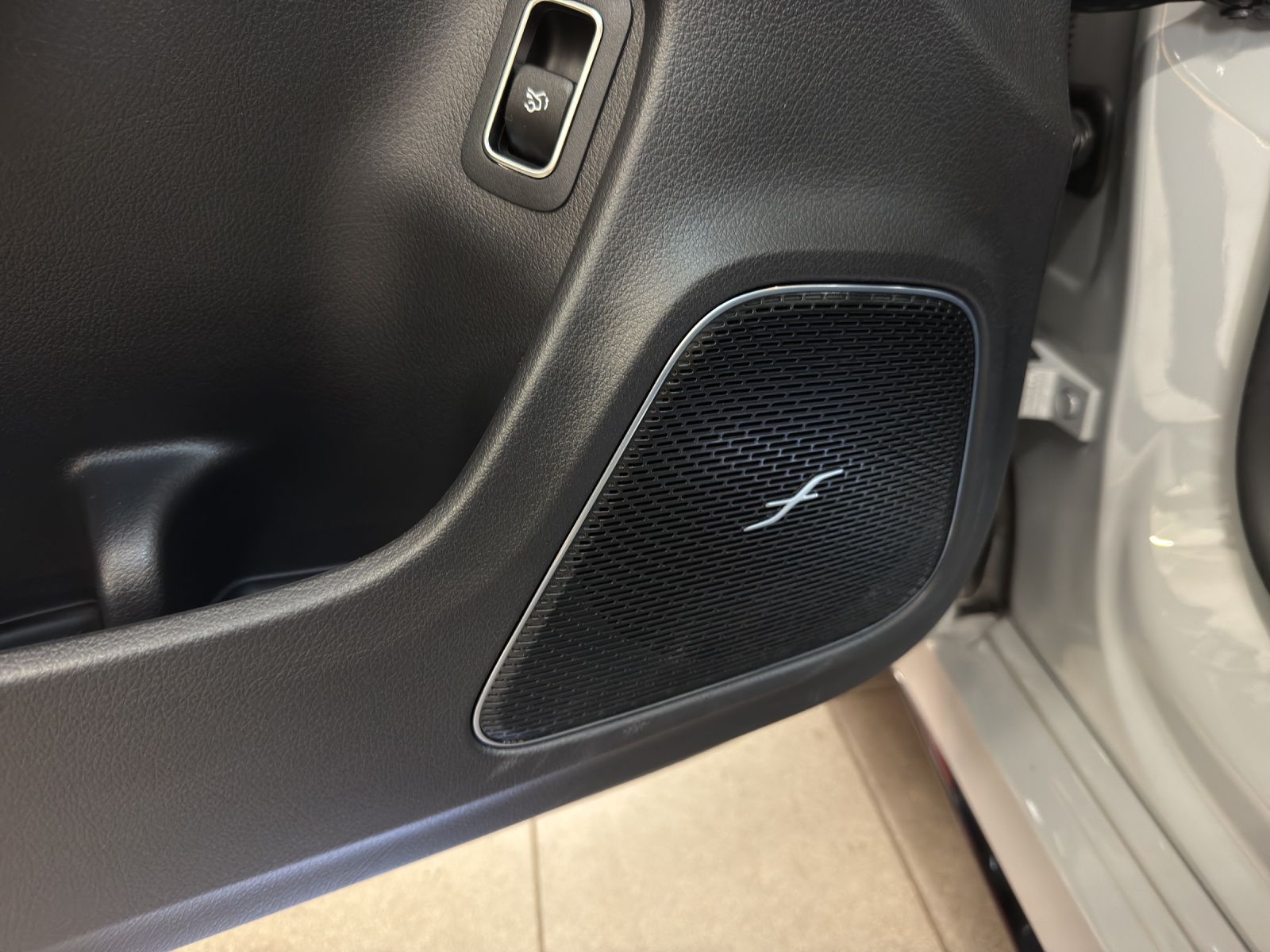 MERCEDES-BENZ CLA 220 4M - AMG / DISTRONIC / 360 Grad Kamera / Soundsystem-image-15