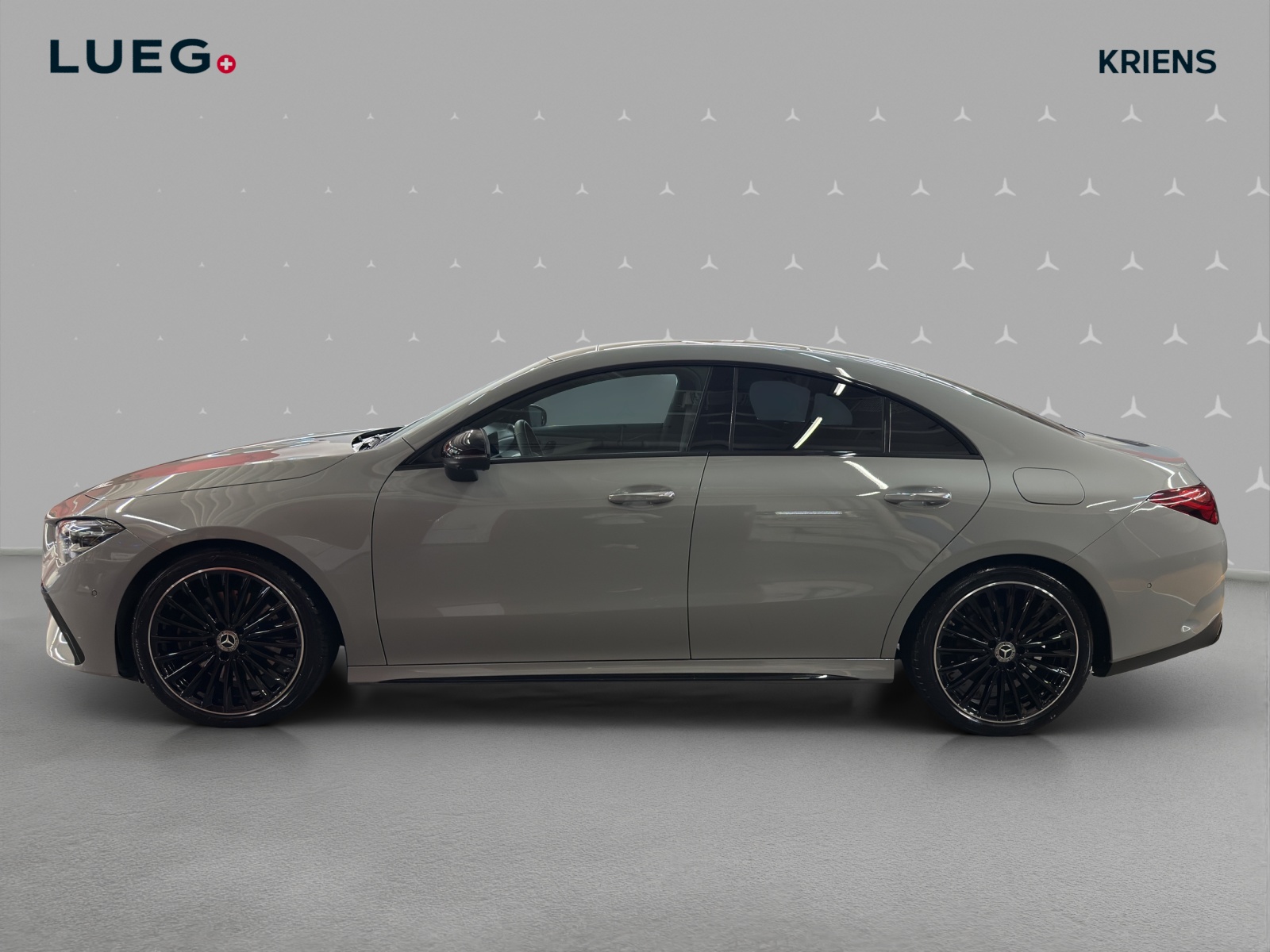 MERCEDES-BENZ CLA 220 4M - AMG / DISTRONIC / 360 Grad Kamera / Soundsystem-image-1