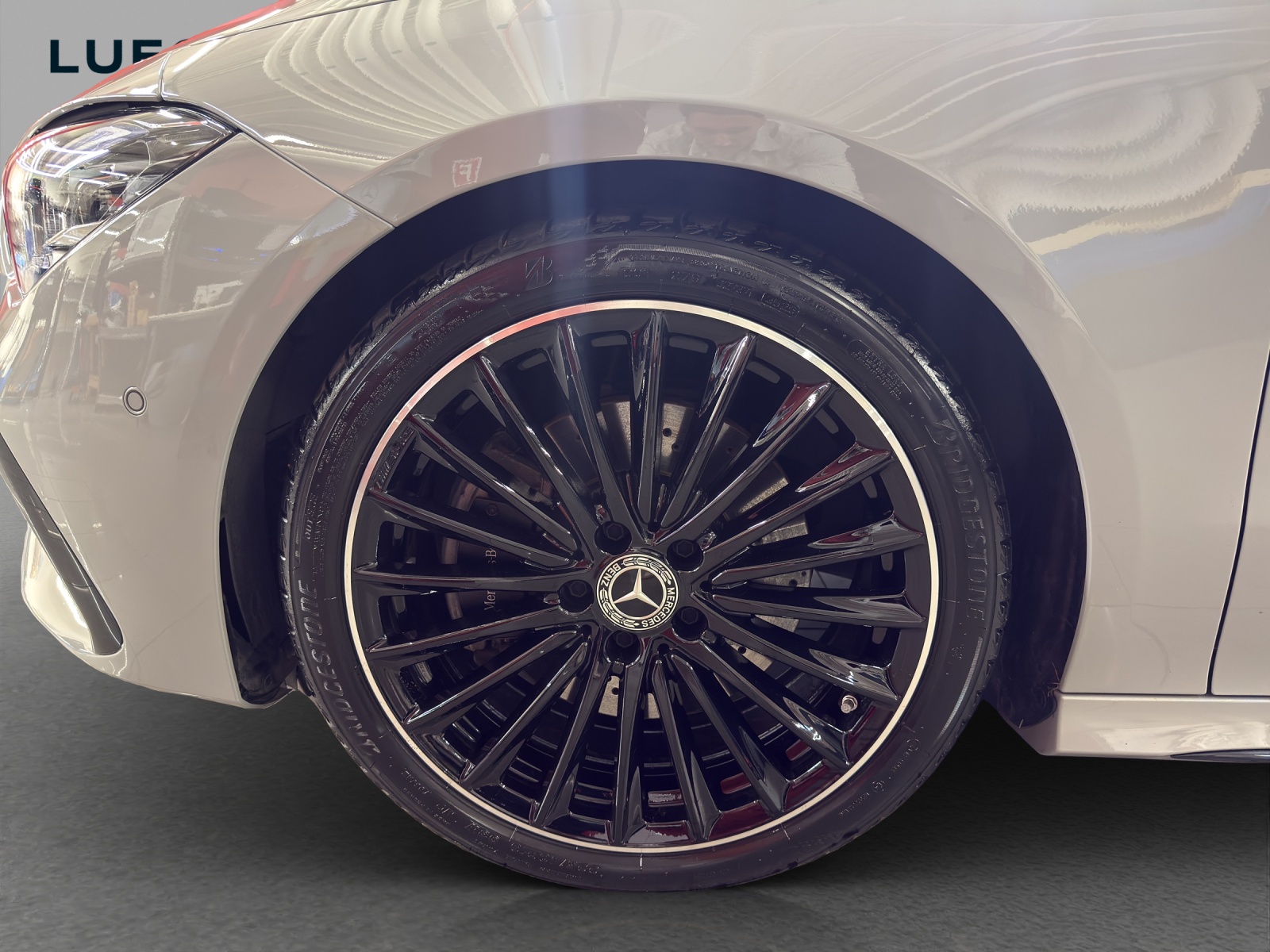 MERCEDES-BENZ CLA 220 4M - AMG / DISTRONIC / 360 Grad Kamera / Soundsystem-image-6