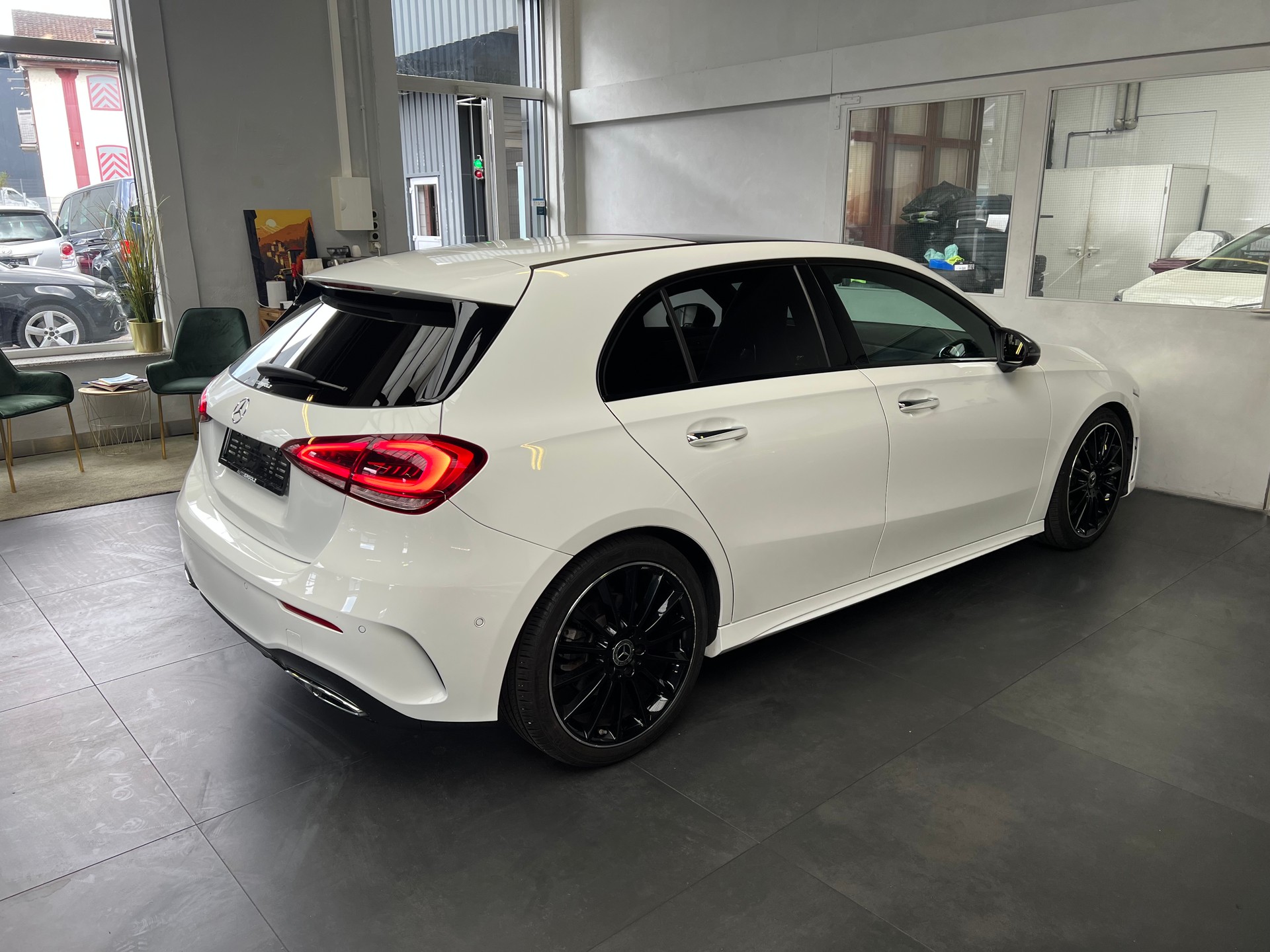 MERCEDES-BENZ A 250 4Matic AMG Line 4Matic 7G-DCT-image-3