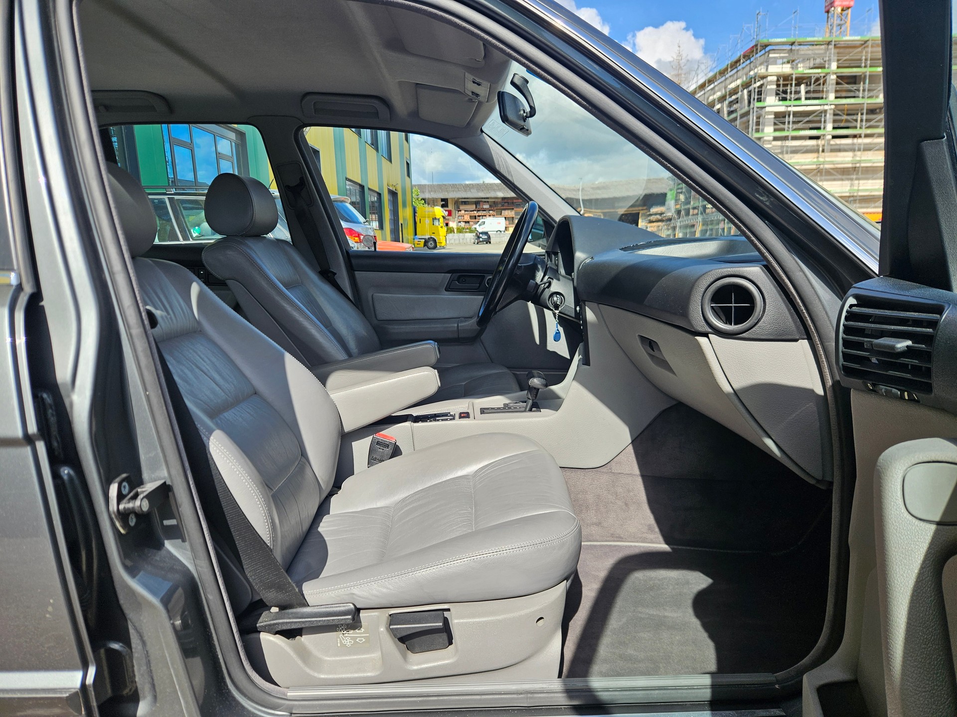 BMW 525i A-image-11