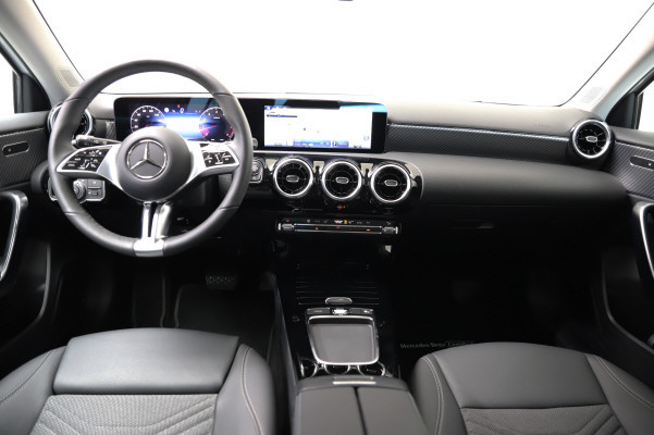 MERCEDES-BENZ A 180-image-9