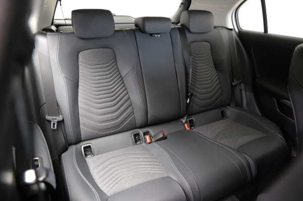 MERCEDES-BENZ A 180-image-10