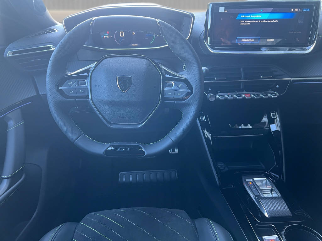 PEUGEOT 2008 1.2 Hybrid 145 GT-image-12
