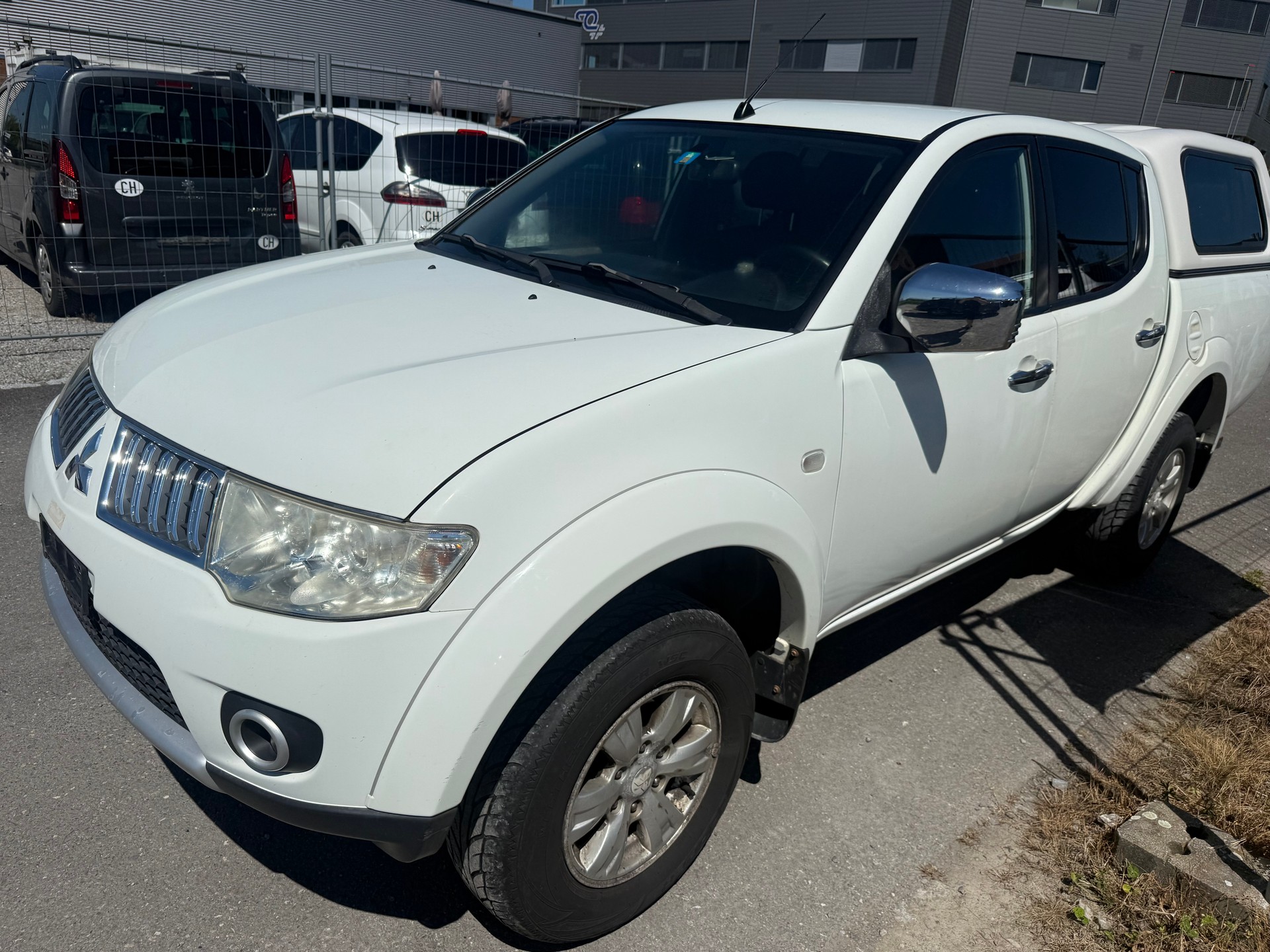 MITSUBISHI L 200 2.5 DID Invite Double Cab-image-0