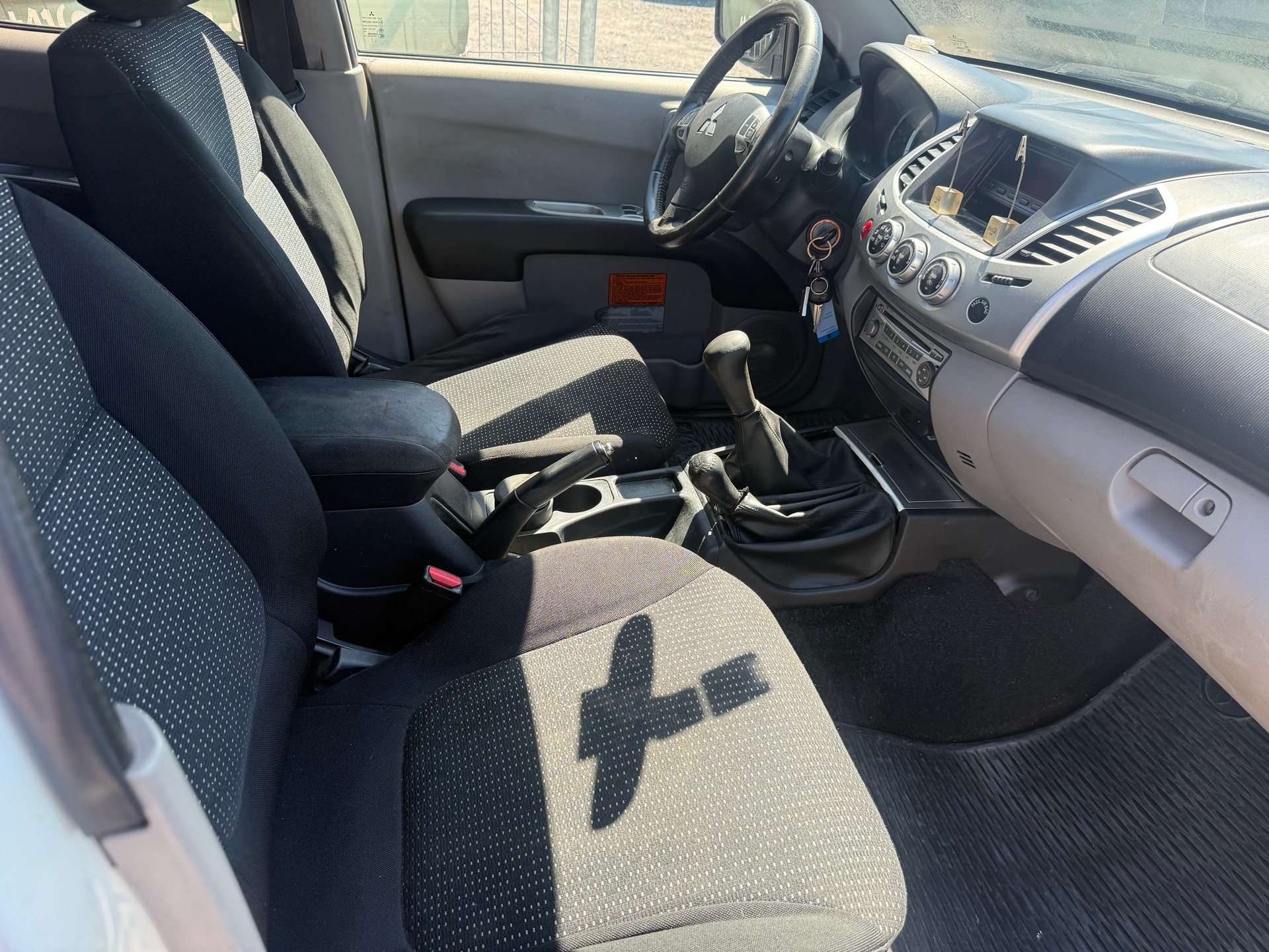 MITSUBISHI L 200 2.5 DID Invite Double Cab-image-6