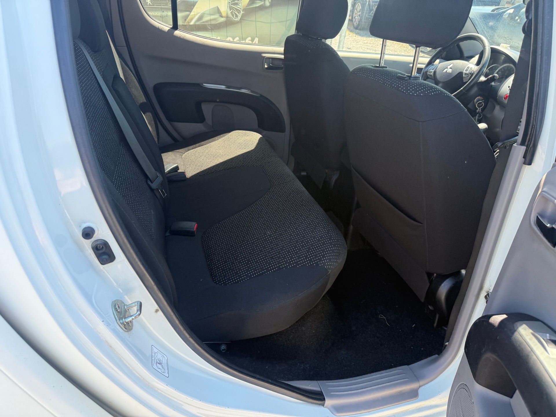 MITSUBISHI L 200 2.5 DID Invite Double Cab-image-8