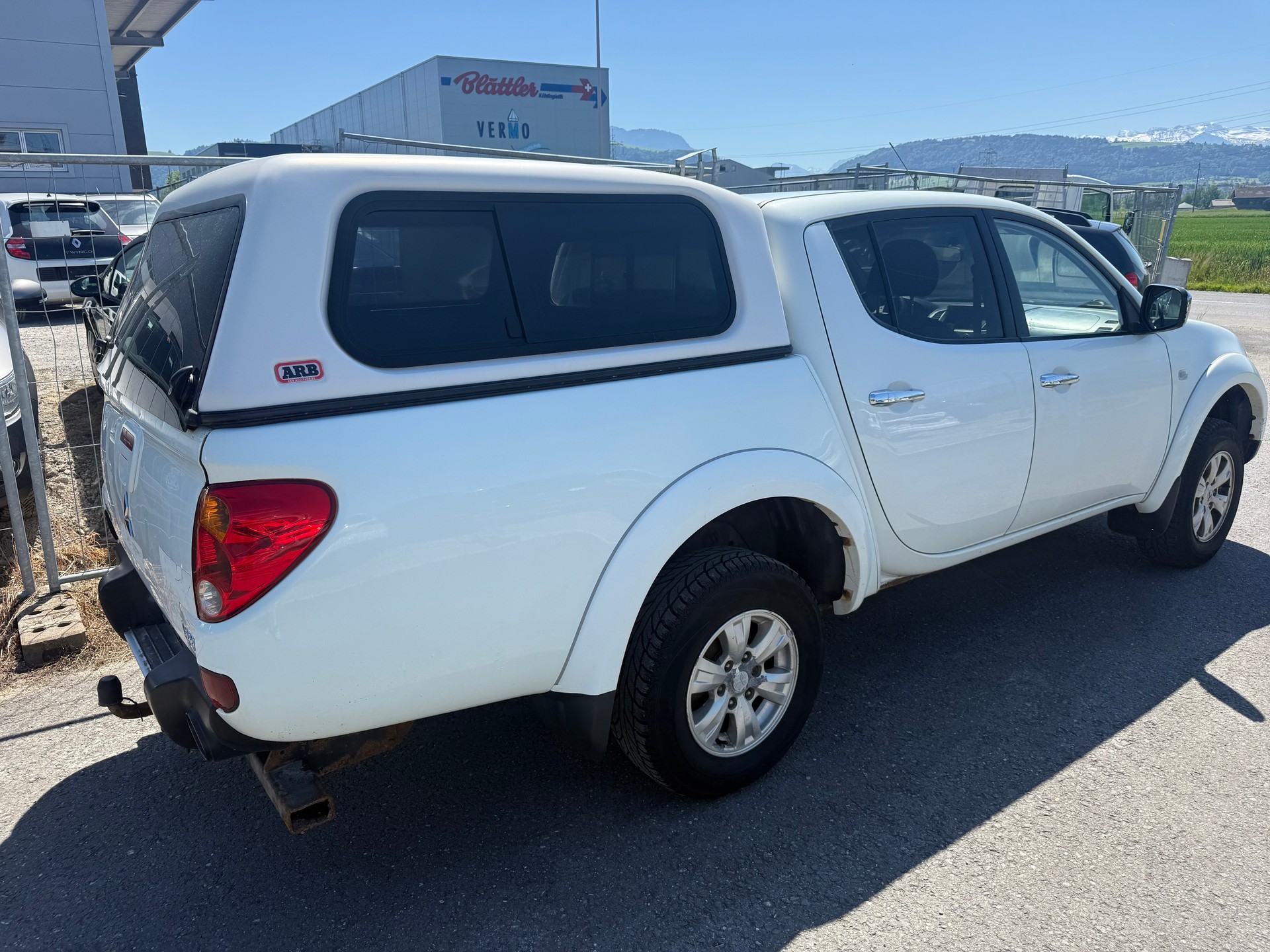 MITSUBISHI L 200 2.5 DID Invite Double Cab-image-2