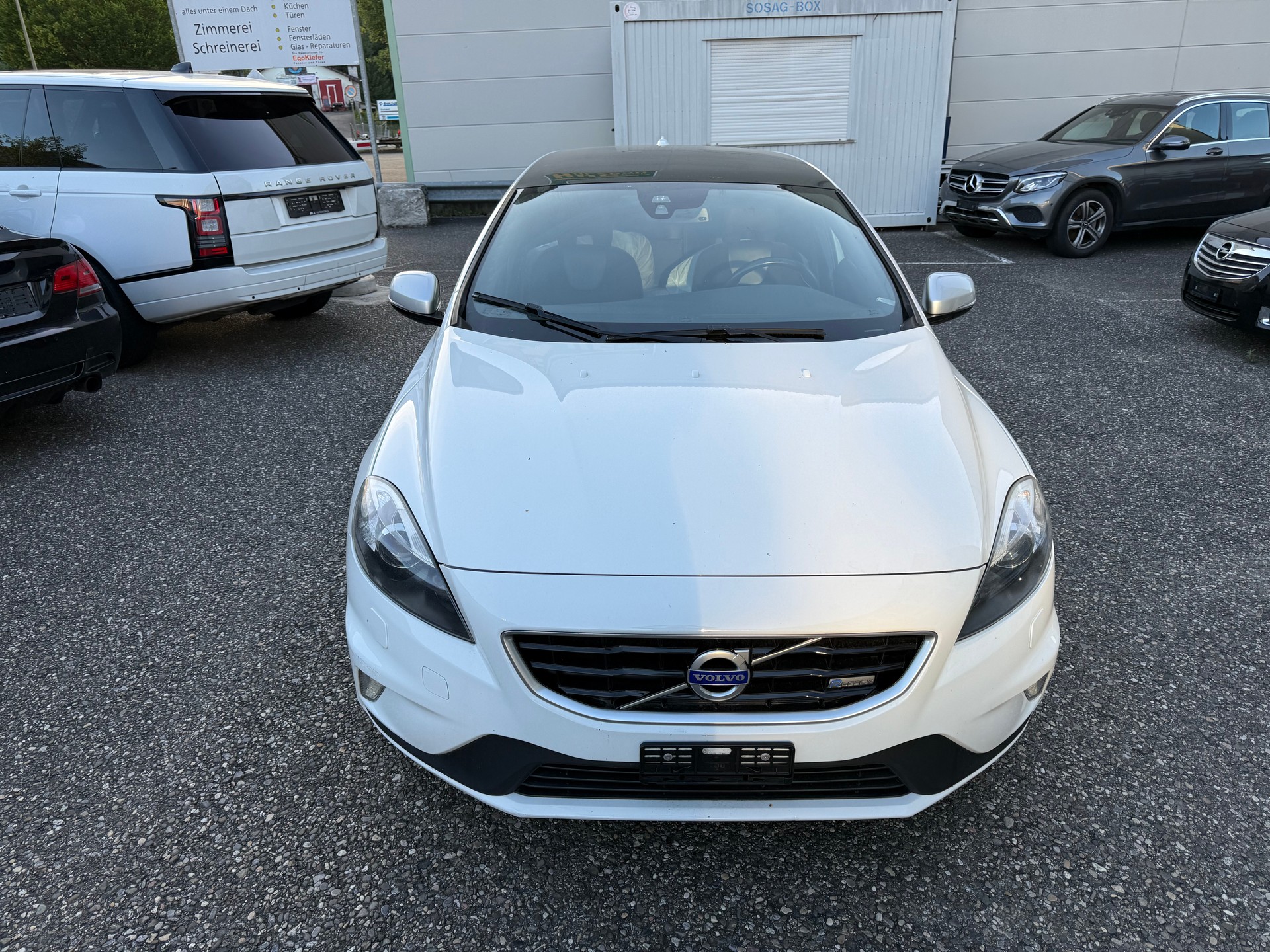 VOLVO V40 D4 Momentum R-Design Geartronic-image-1