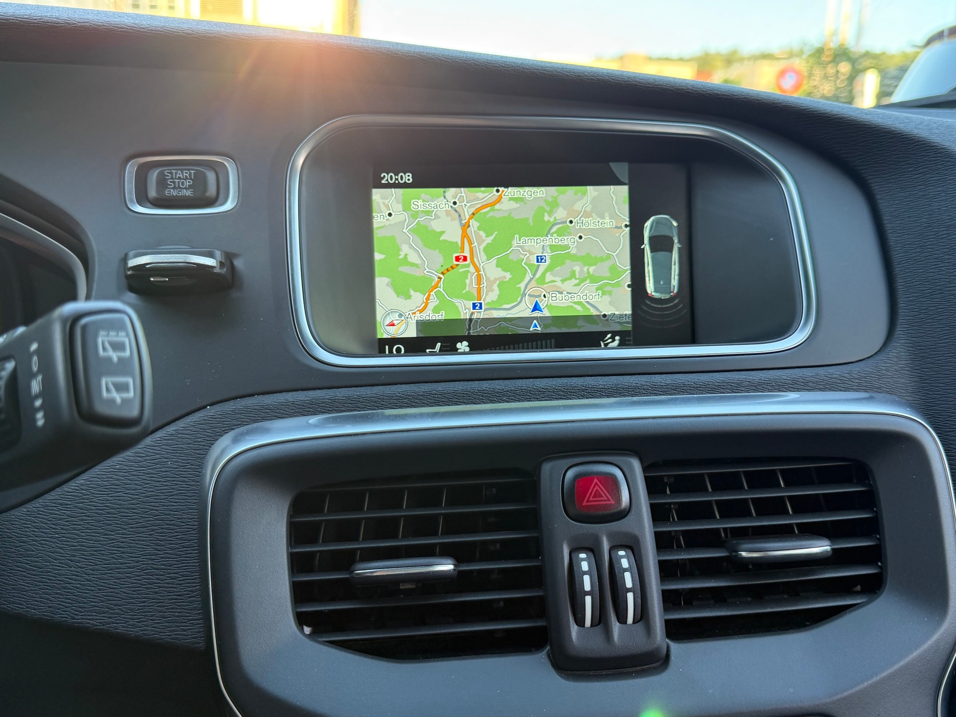 VOLVO V40 D4 Momentum R-Design Geartronic-image-8