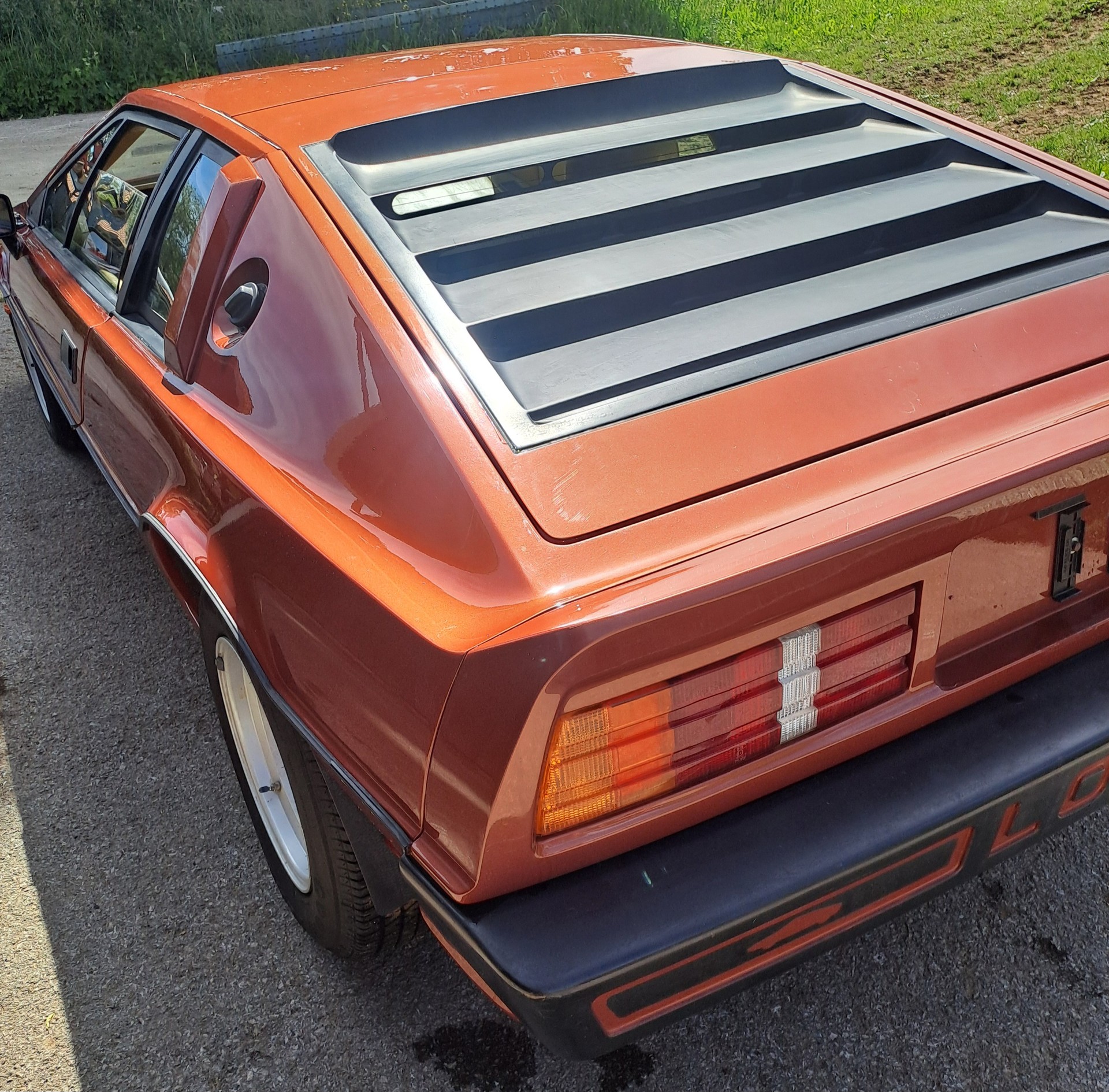 LOTUS ESPRIT-image-1