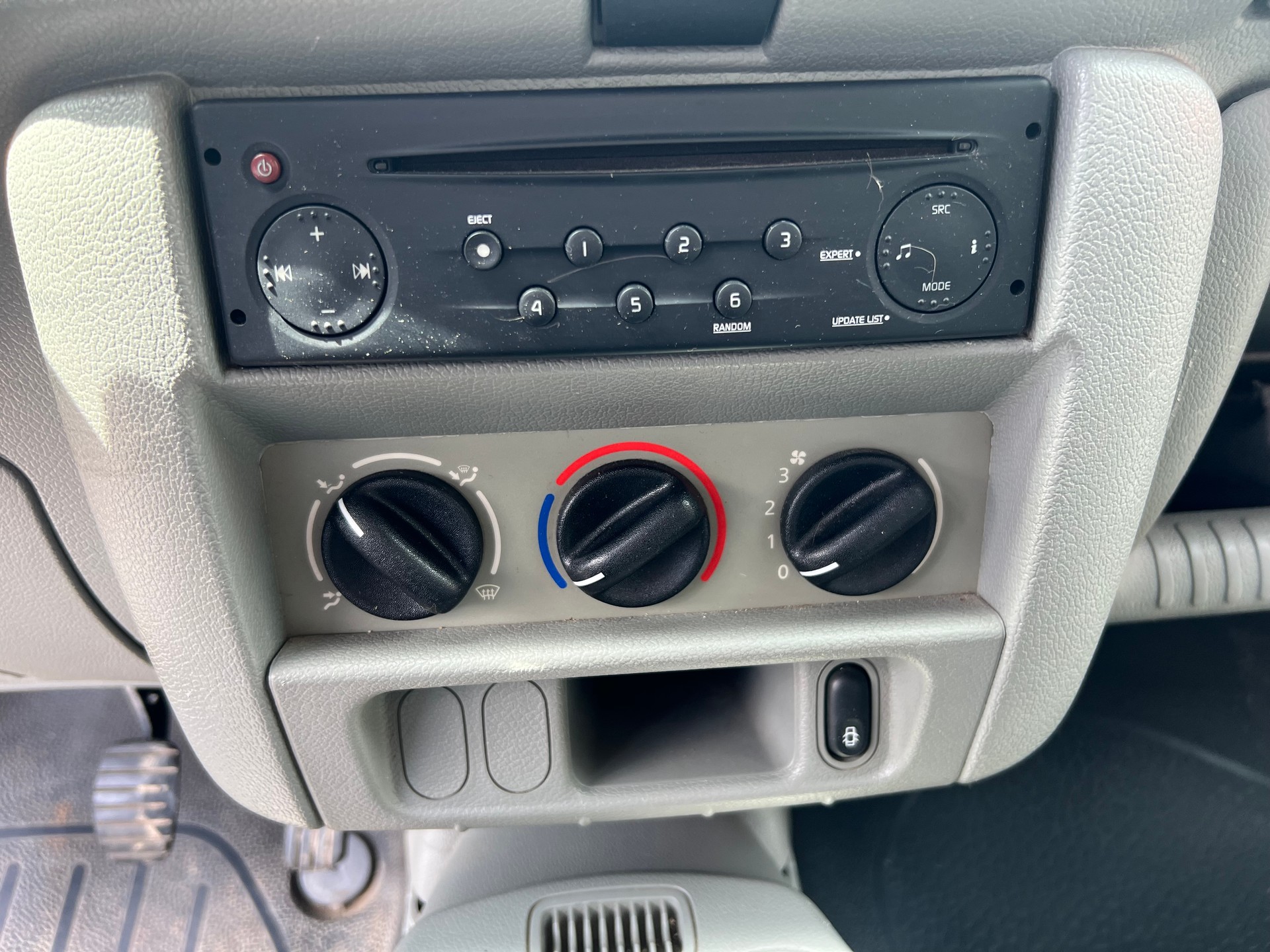 RENAULT Kangoo 1.6 16V 4x4-image-13