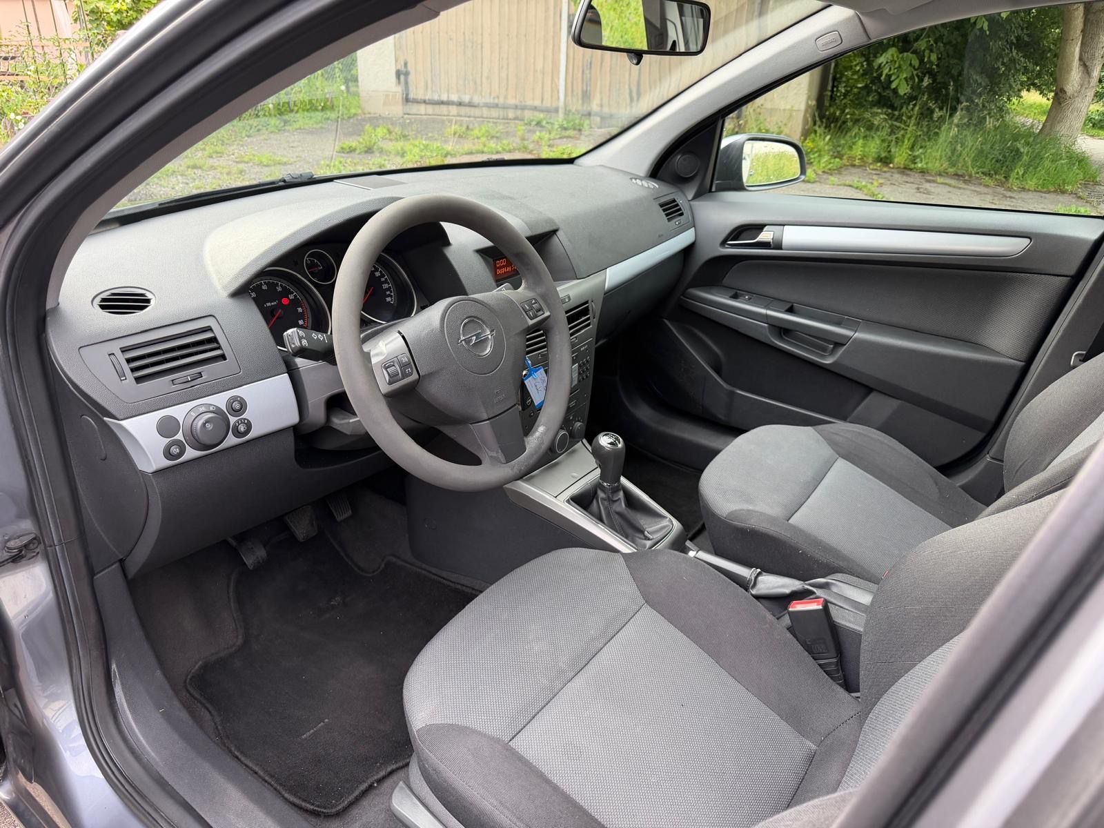 OPEL Astra Caravan 1.6i 16V TP Enjoy-image-11