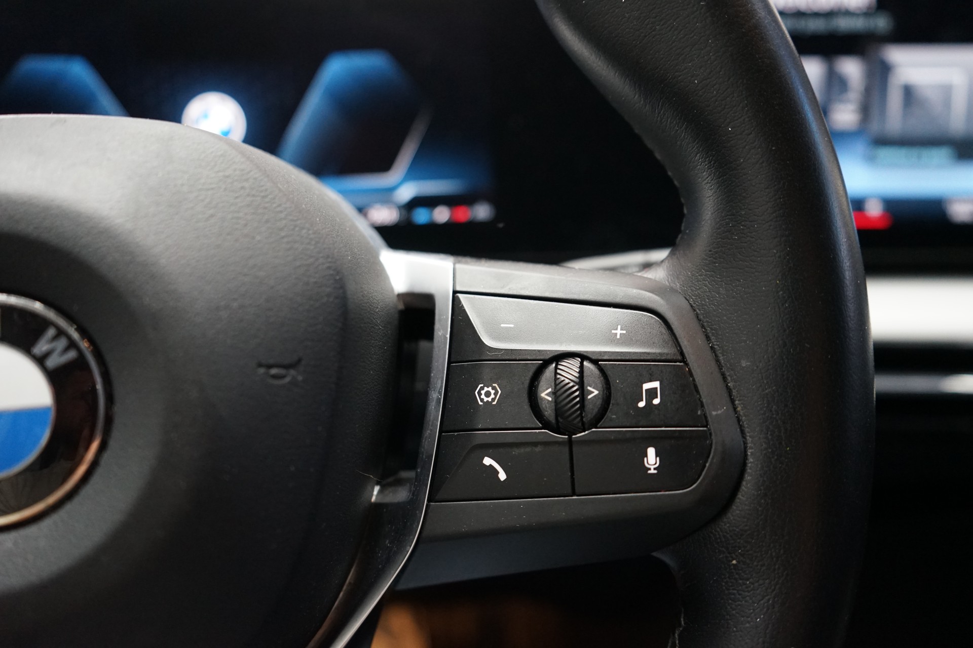 BMW X1 sDrive 18i-image-7