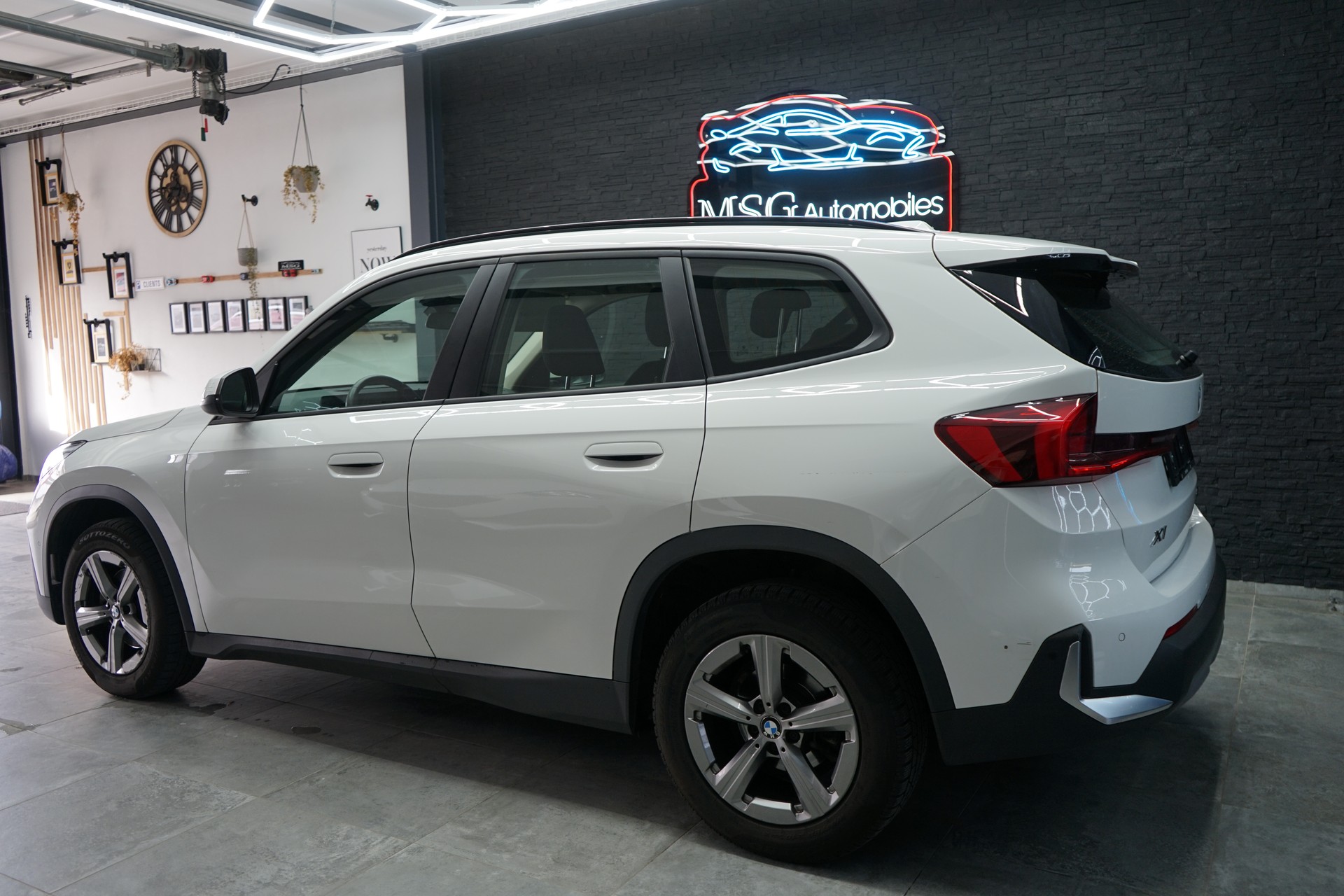 BMW X1 sDrive 18i-image-2