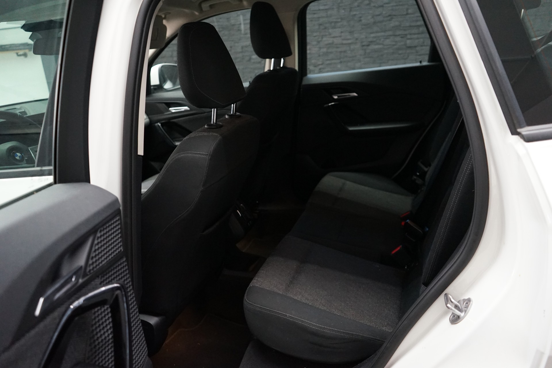 BMW X1 sDrive 18i-image-15