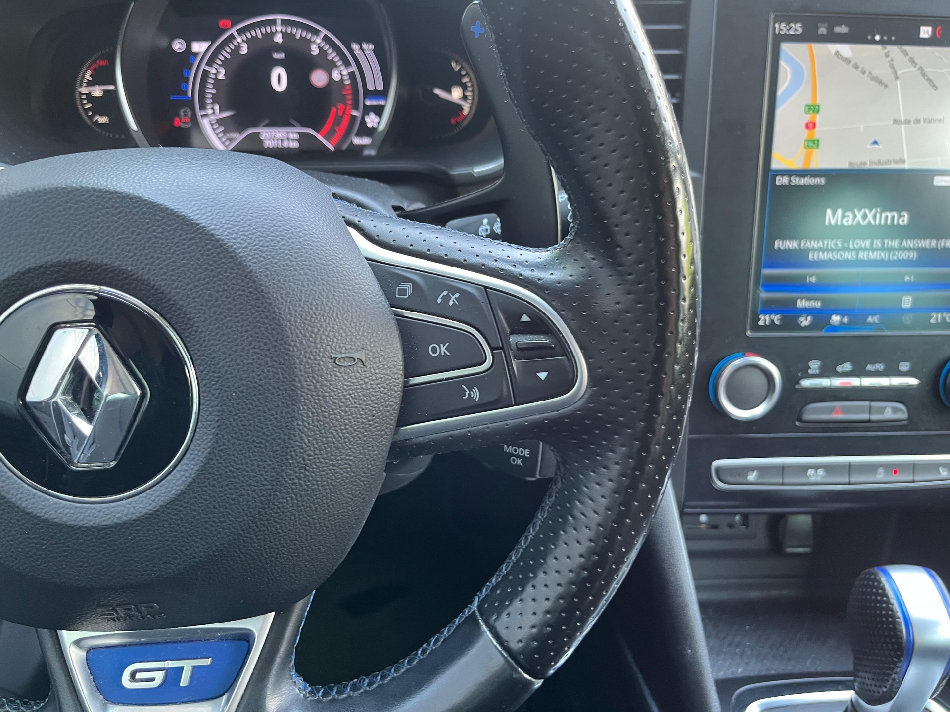 RENAULT Mégane Grandtour 1.6 16V Turbo GT EDC-image-19