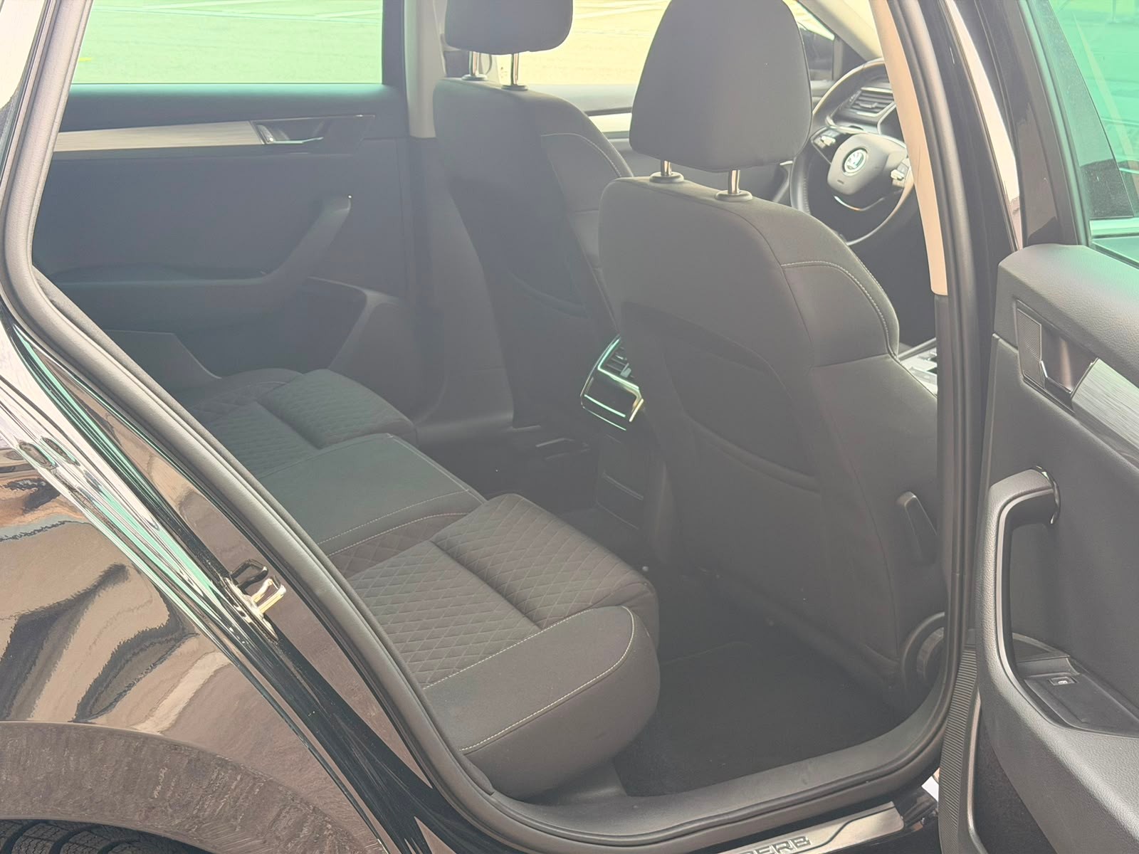 SKODA Superb Combi 2.0 TDi Ambition 4x4 DSG-image-21