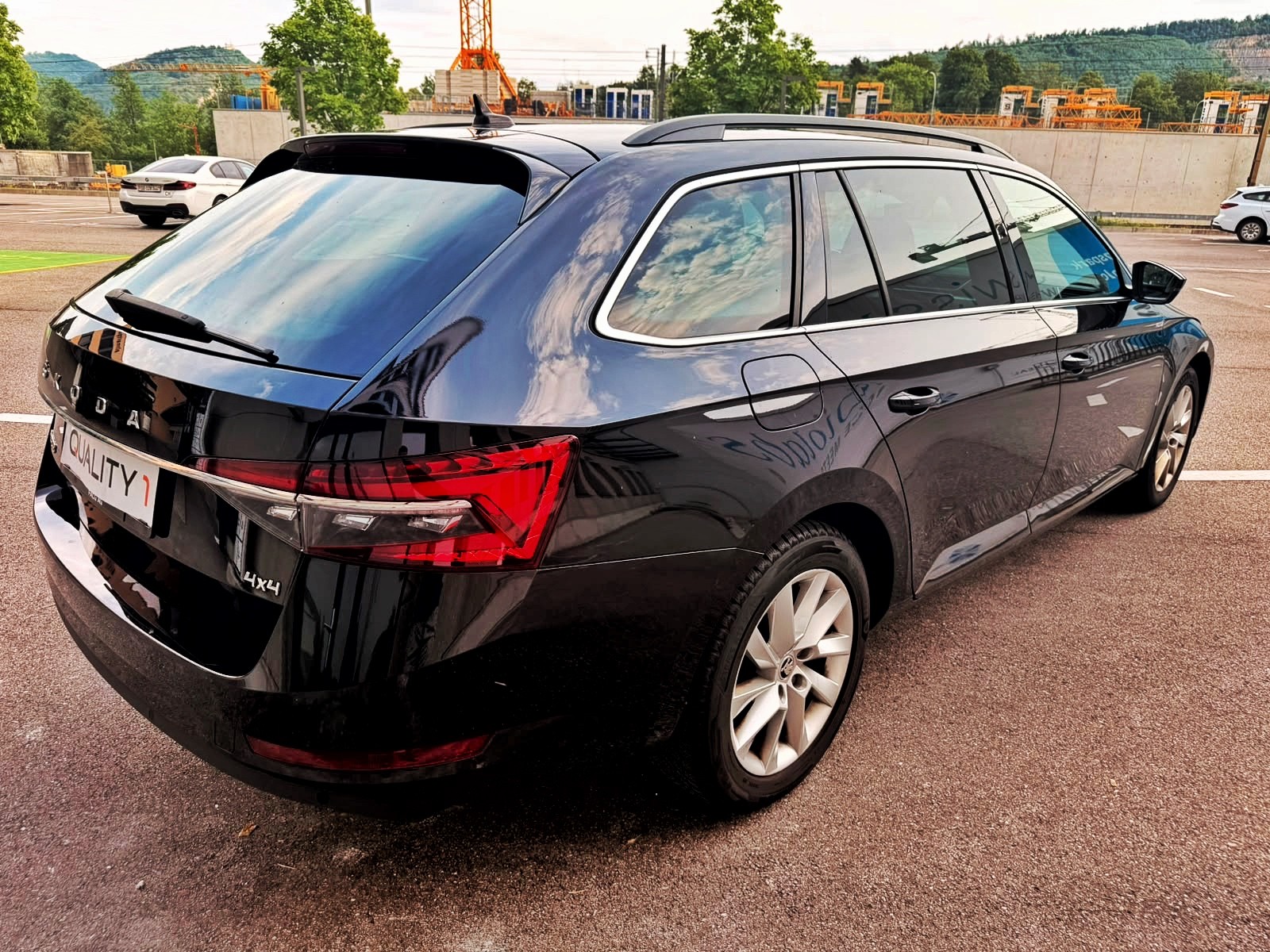SKODA Superb Combi 2.0 TDi Ambition 4x4 DSG-image-4