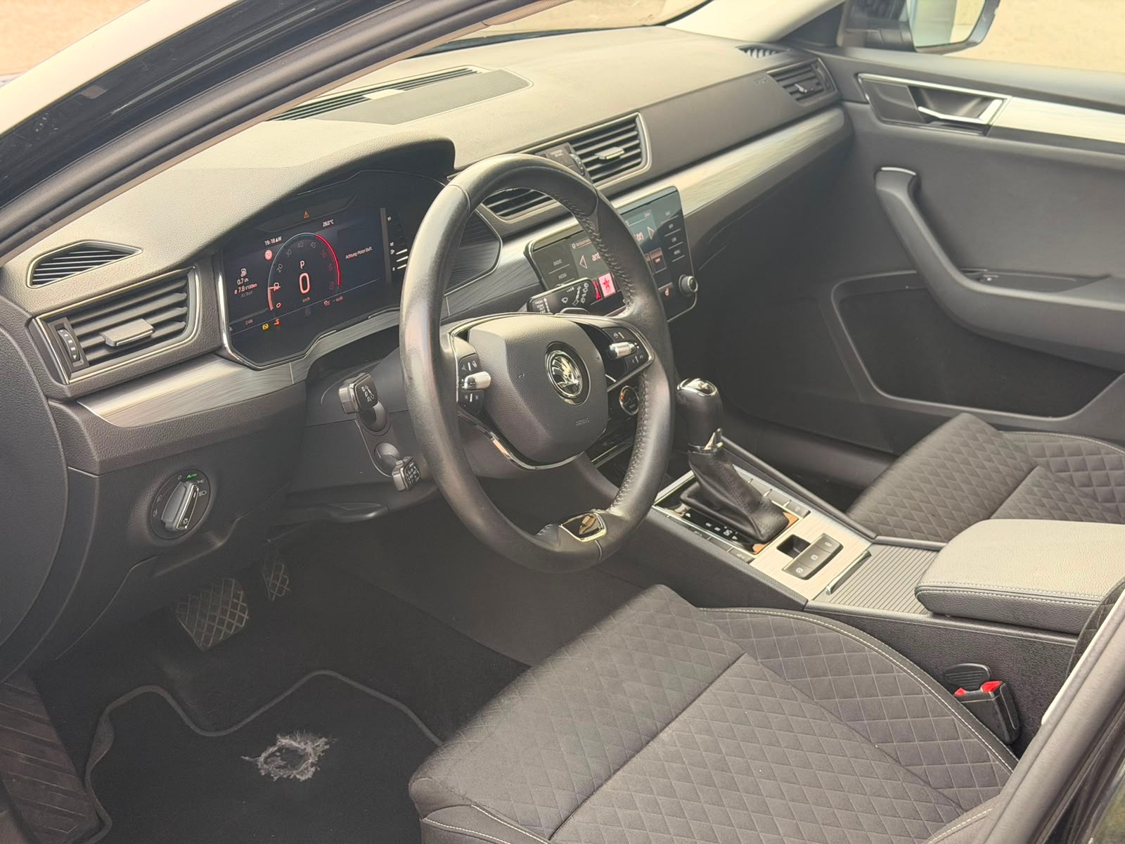 SKODA Superb Combi 2.0 TDi Ambition 4x4 DSG-image-16
