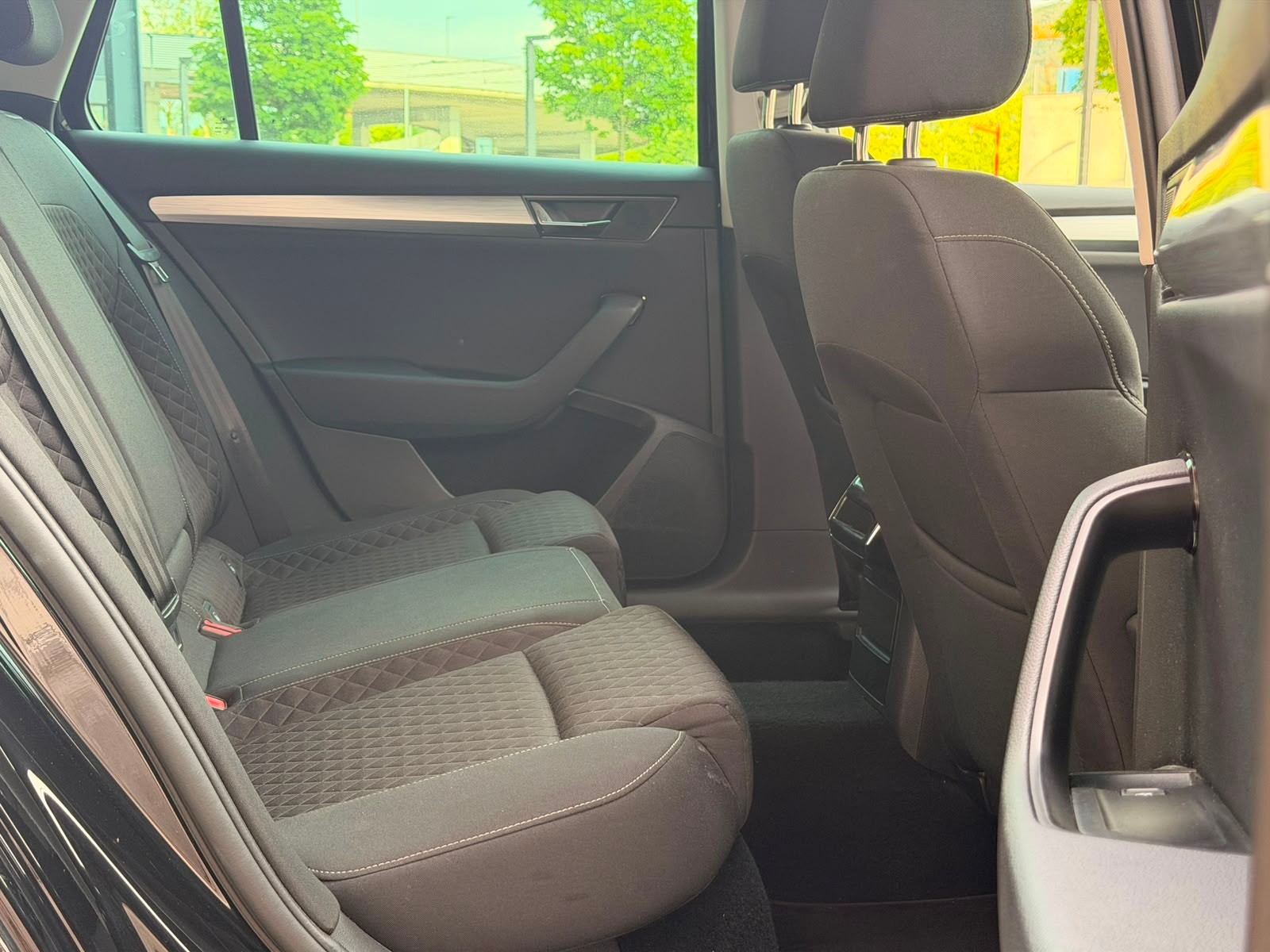 SKODA Superb Combi 2.0 TDi Ambition 4x4 DSG-image-20