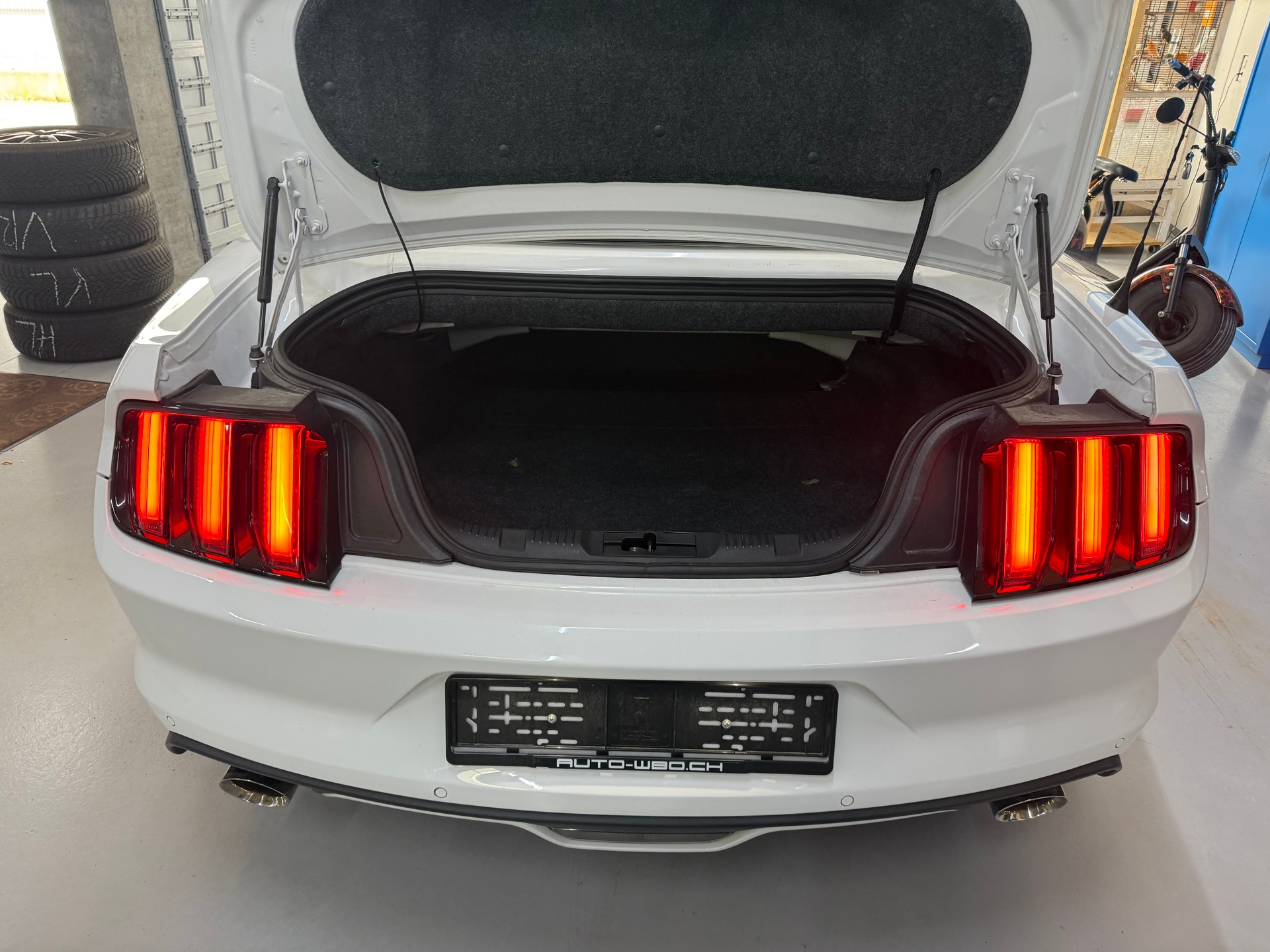 FORD Mustang Convertible 5.0 V8 GT Automat-image-8