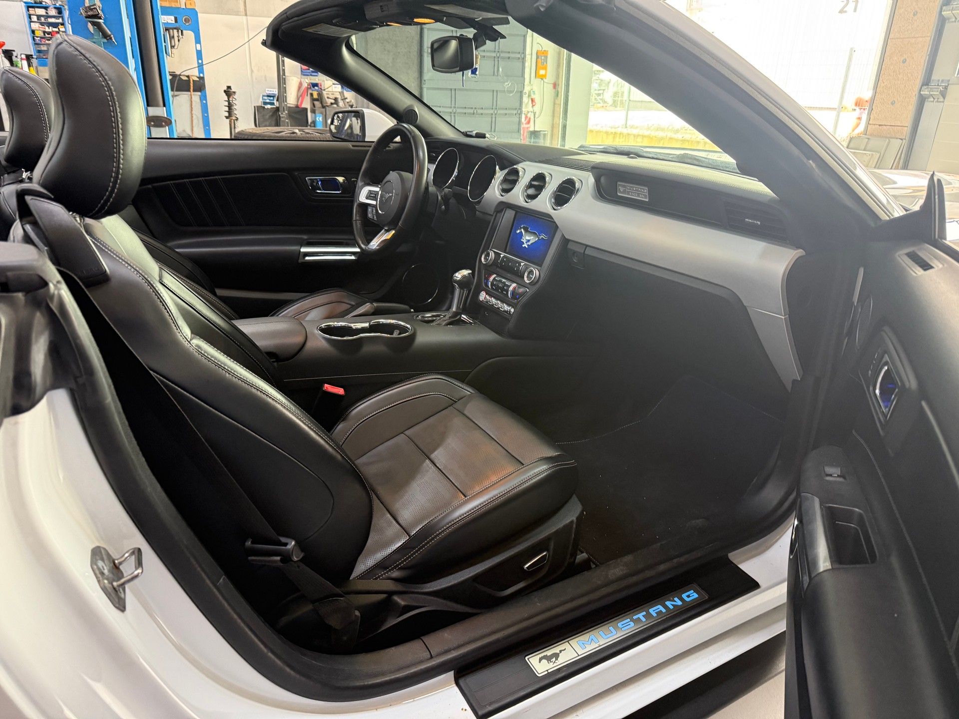 FORD Mustang Convertible 5.0 V8 GT Automat-image-6