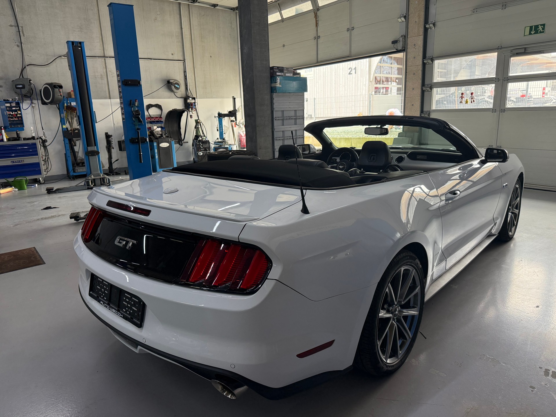 FORD Mustang Convertible 5.0 V8 GT Automat-image-3