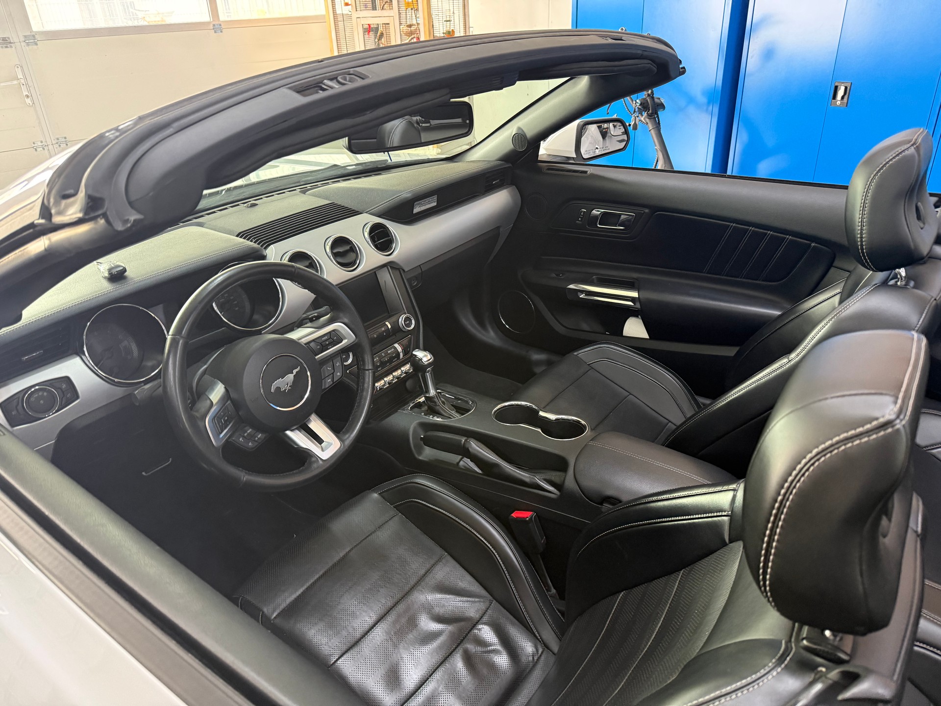 FORD Mustang Convertible 5.0 V8 GT Automat-image-4
