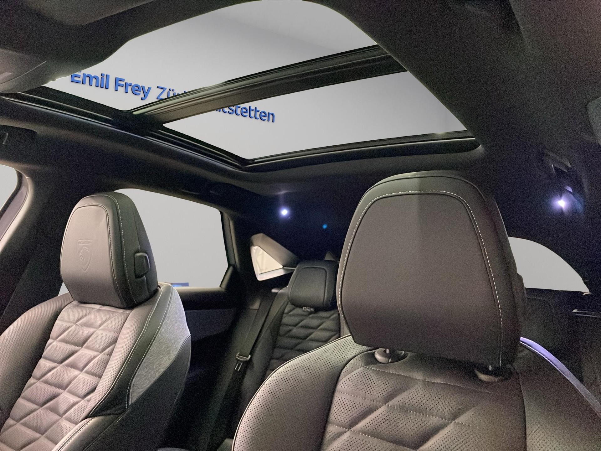 PEUGEOT 3008 e-GT-image-12