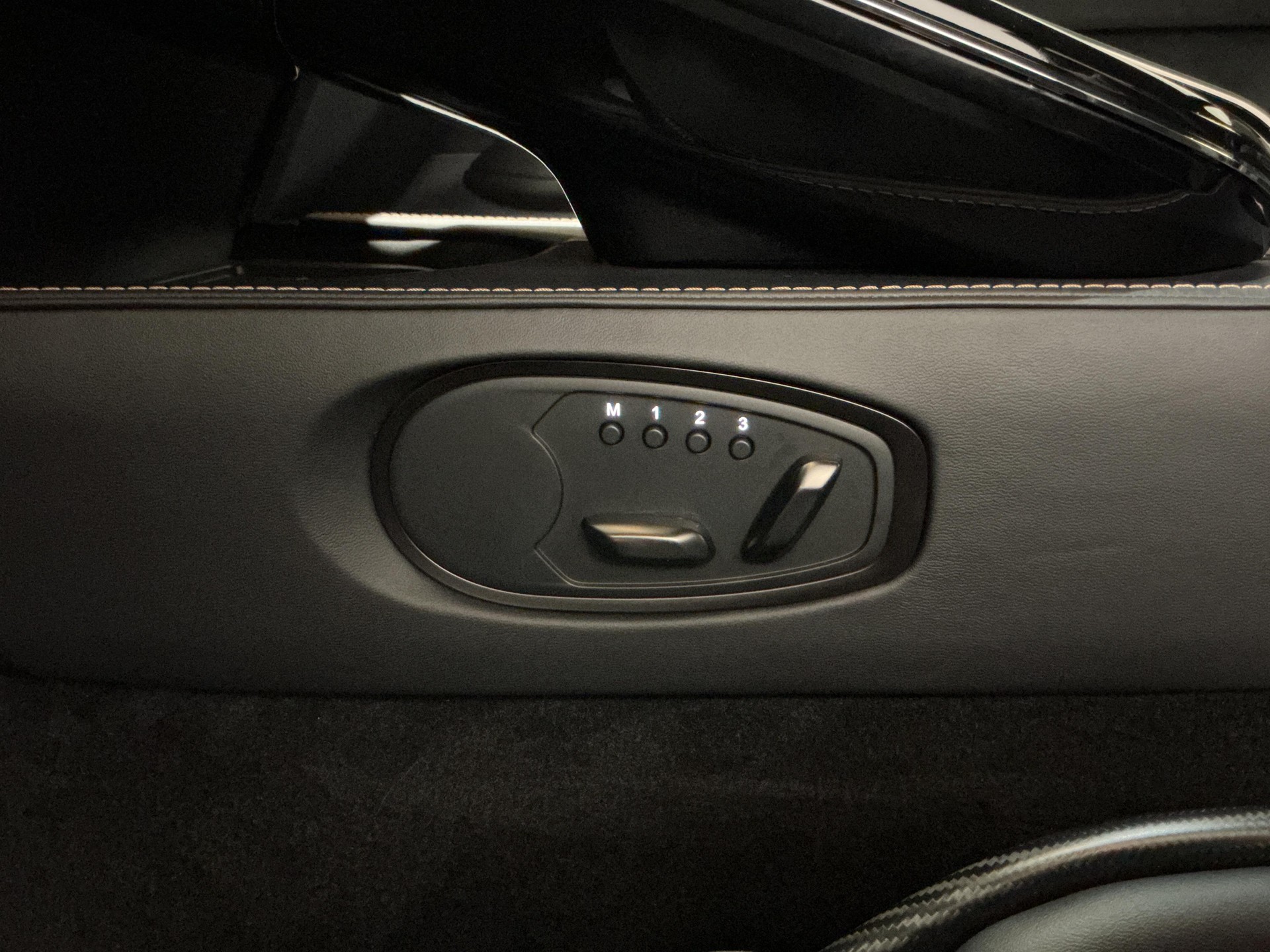 ASTON MARTIN V8 Vantage Coupé 4.0 S V8 Bi-Turbo-image-18
