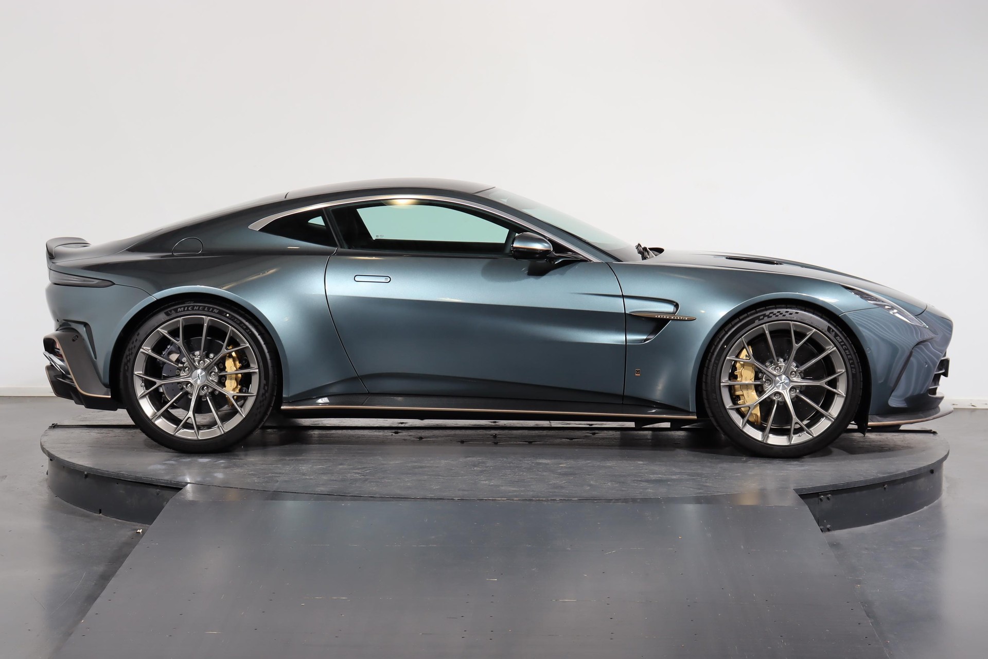 ASTON MARTIN V8 Vantage Coupé 4.0 S V8 Bi-Turbo-image-2