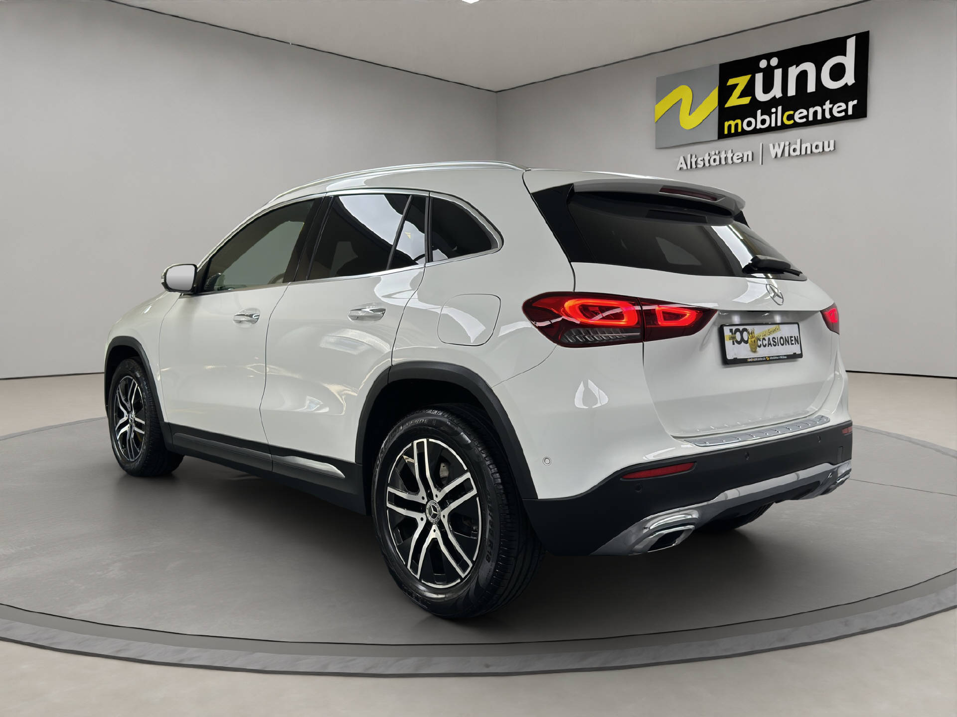 MERCEDES-BENZ GLA 220 d Progressive 4matic-image-2