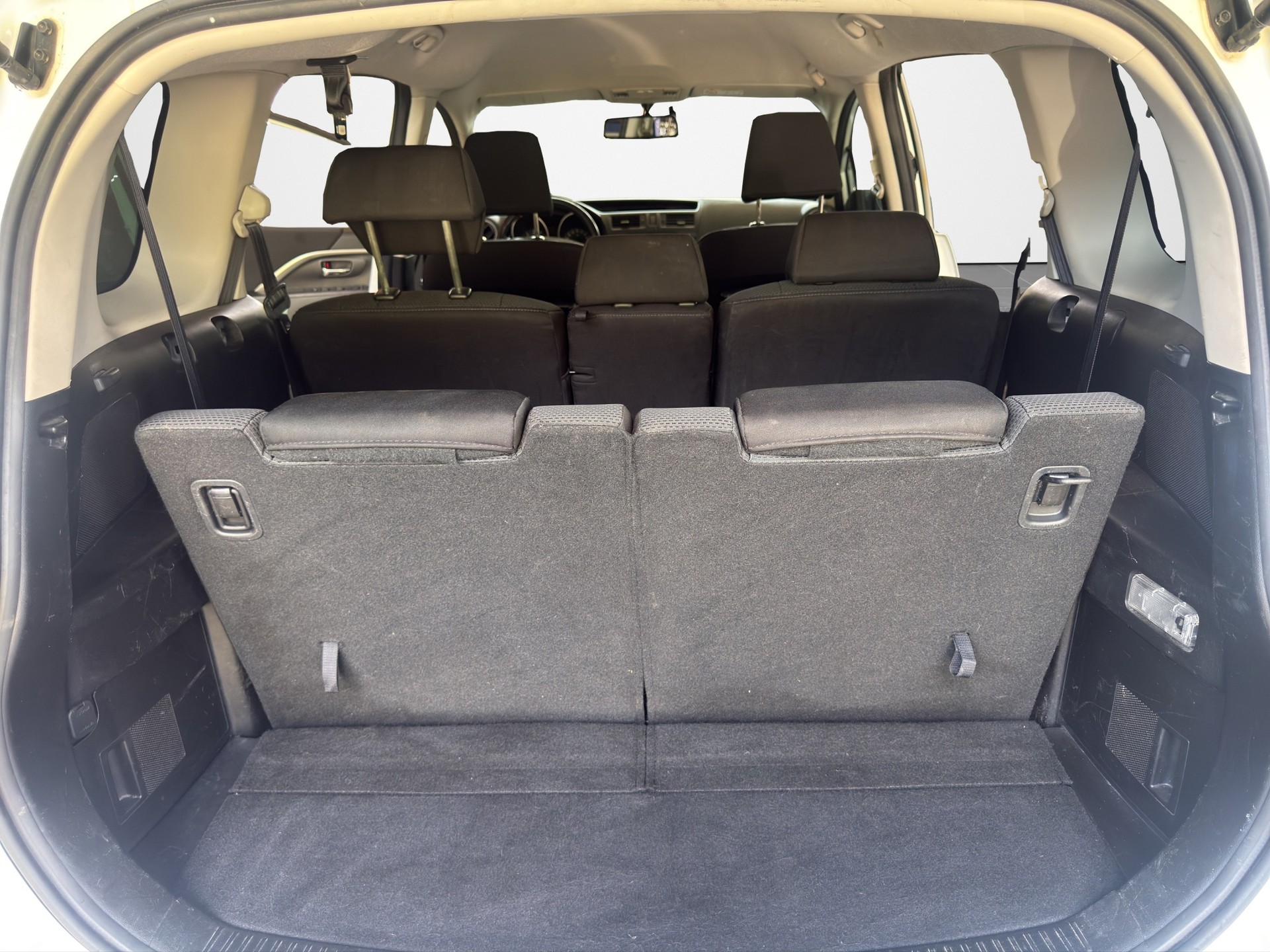 MAZDA 5 2.0 16V Voila ma Suisse Edition+-image-10