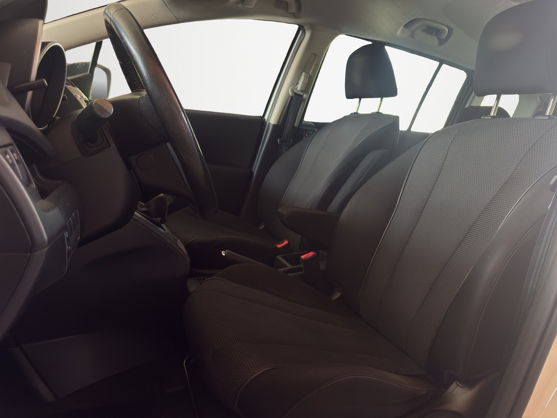 MAZDA 5 2.0 16V Voila ma Suisse Edition+-image-7