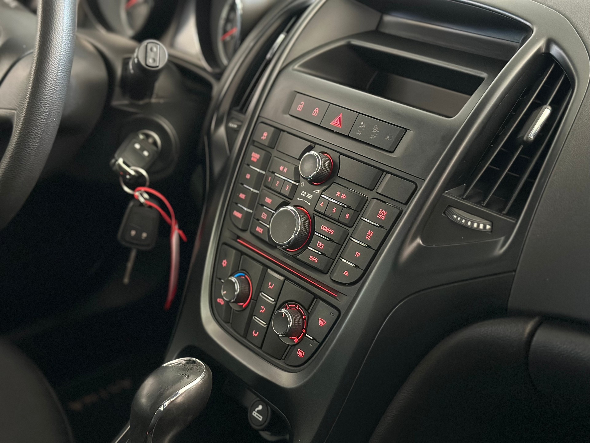 OPEL Astra 1.4i 16V Turbo Sport Automatic-image-13